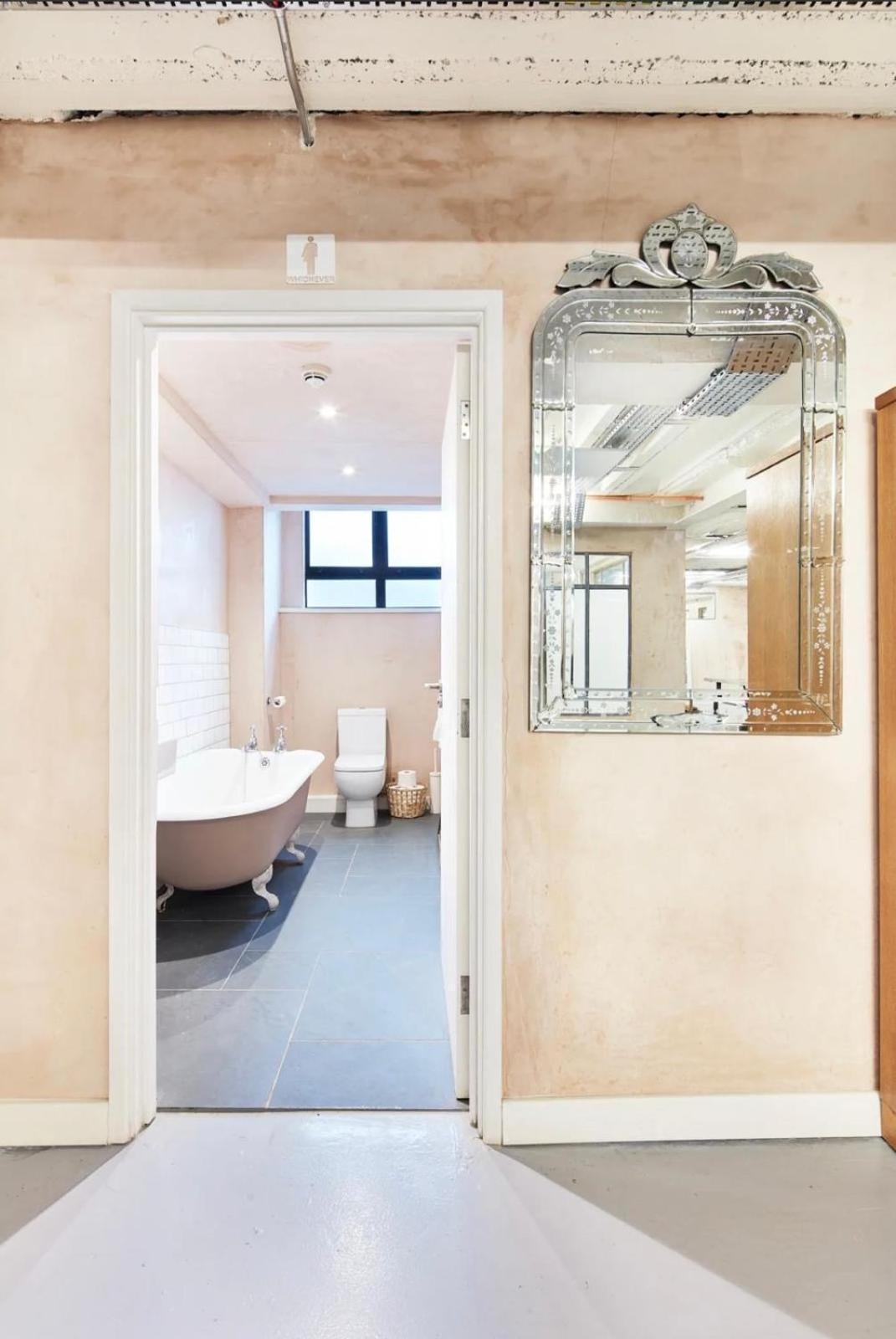 Inner Landing Apartment London