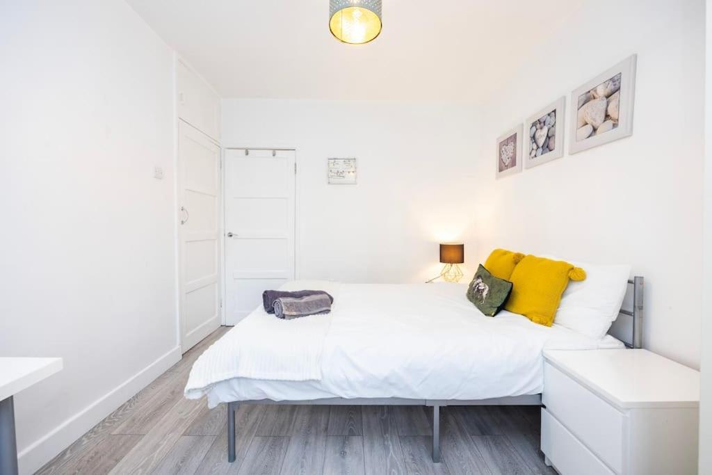 Modernised 3 Bed Pad Near Trendy Shoreditch Ground Floor With Balcony * London