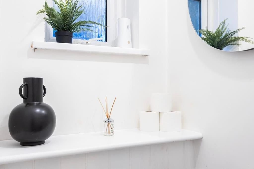 Modernised 3 Bed Pad Near Trendy Shoreditch Ground Floor With Balcony London