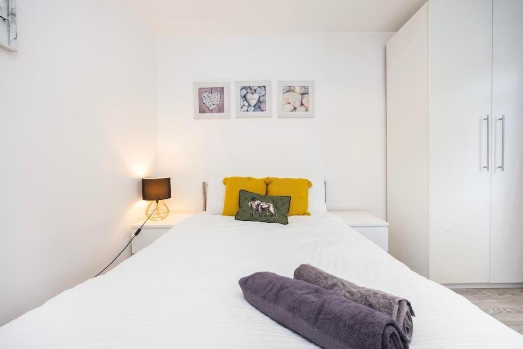 Modernised 3 Bed Pad Near Trendy Shoreditch Ground Floor With Balcony * London