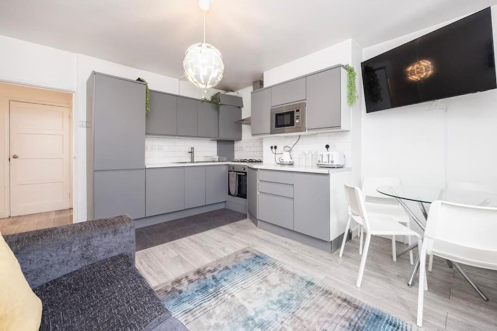 Modernised 3 Bed Pad Near Trendy Shoreditch Ground Floor With Balcony London