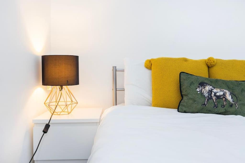 Modernised 3 Bed Pad Near Trendy Shoreditch Ground Floor With Balcony London