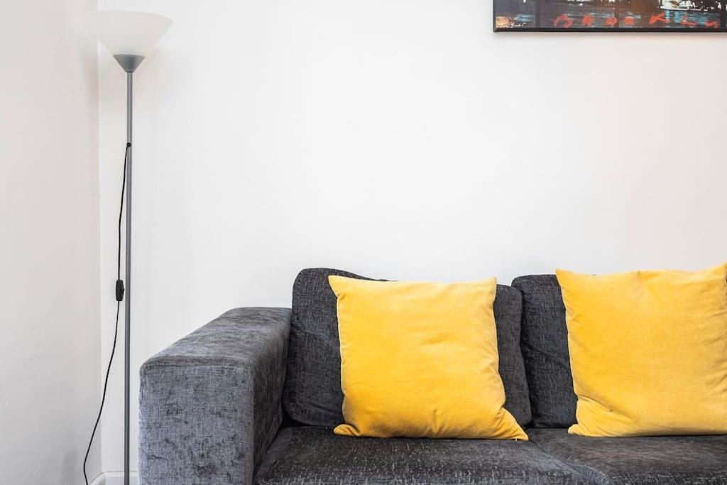 Modernised 3 Bed Pad Near Trendy Shoreditch Ground Floor With Balcony