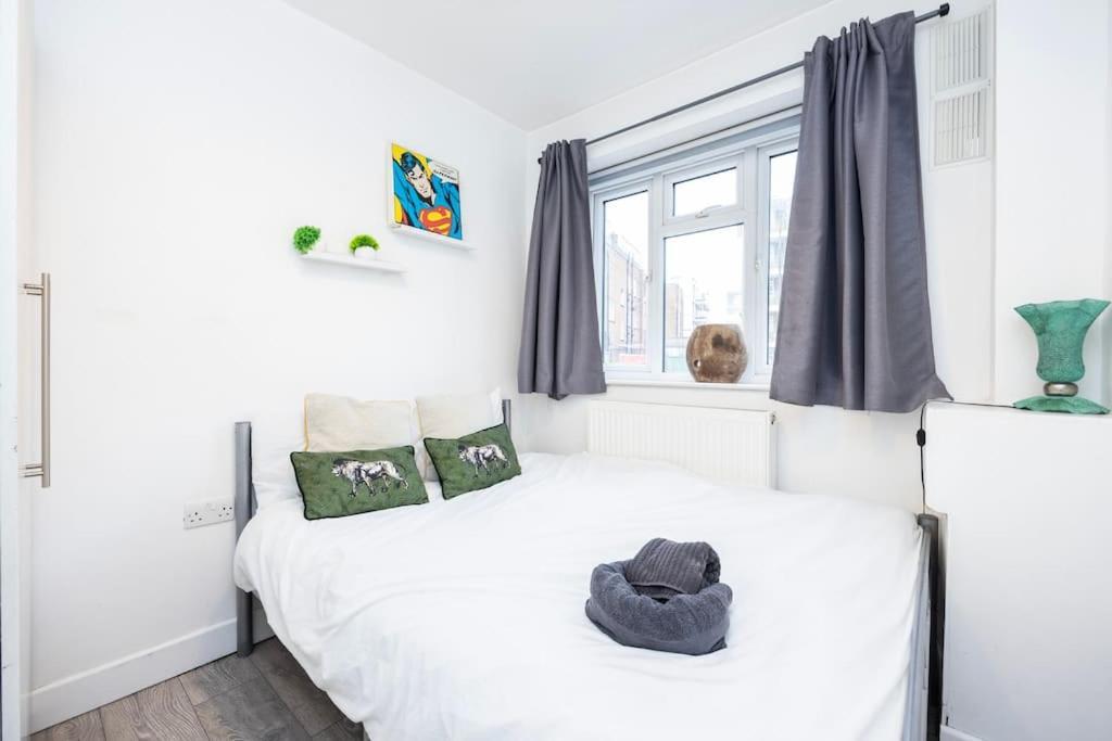 Modernised 3 Bed Pad Near Trendy Shoreditch Ground Floor With Balcony Apartment *