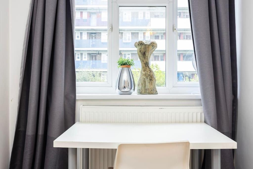 Apartment Modernised 3 Bed Pad Near Trendy Shoreditch Ground Floor With Balcony London