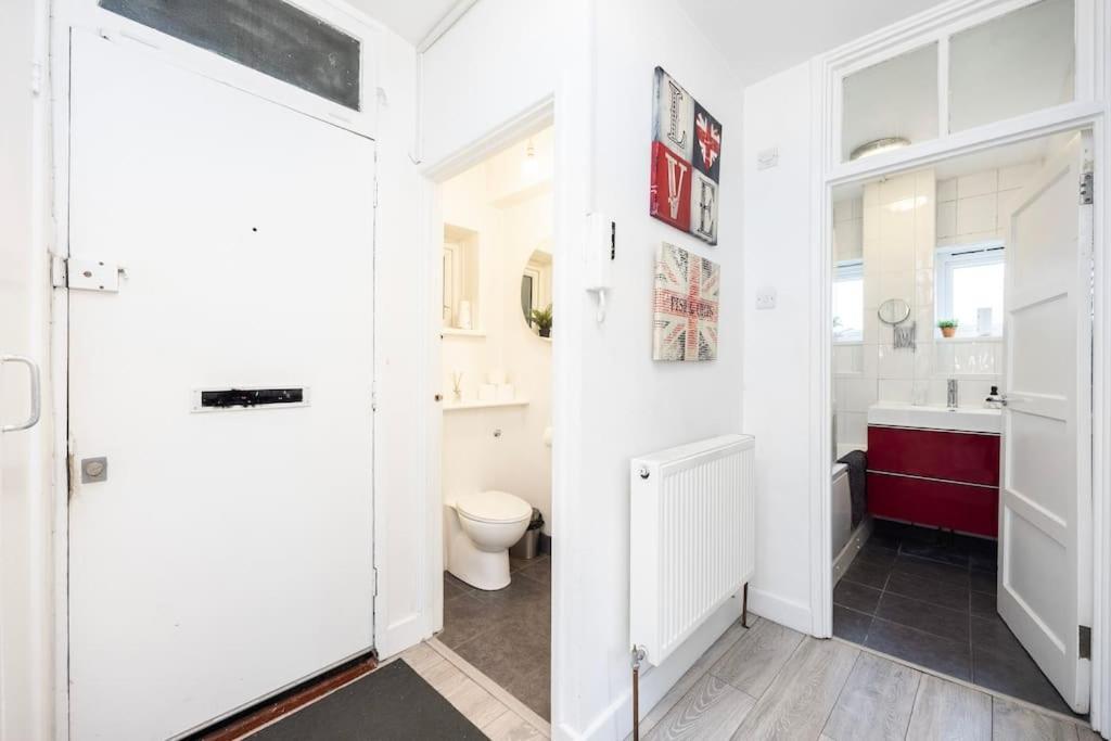 Apartment Modernised 3 Bed Pad Near Trendy Shoreditch Ground Floor With Balcony London