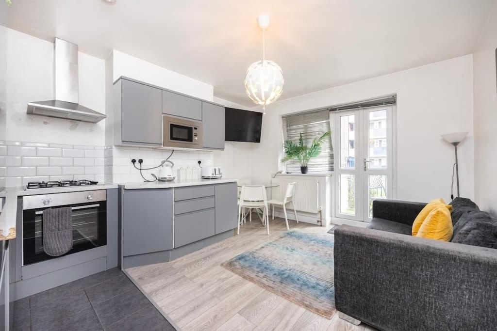 Modernised 3 Bed Pad Near Trendy Shoreditch Ground Floor With Balcony London