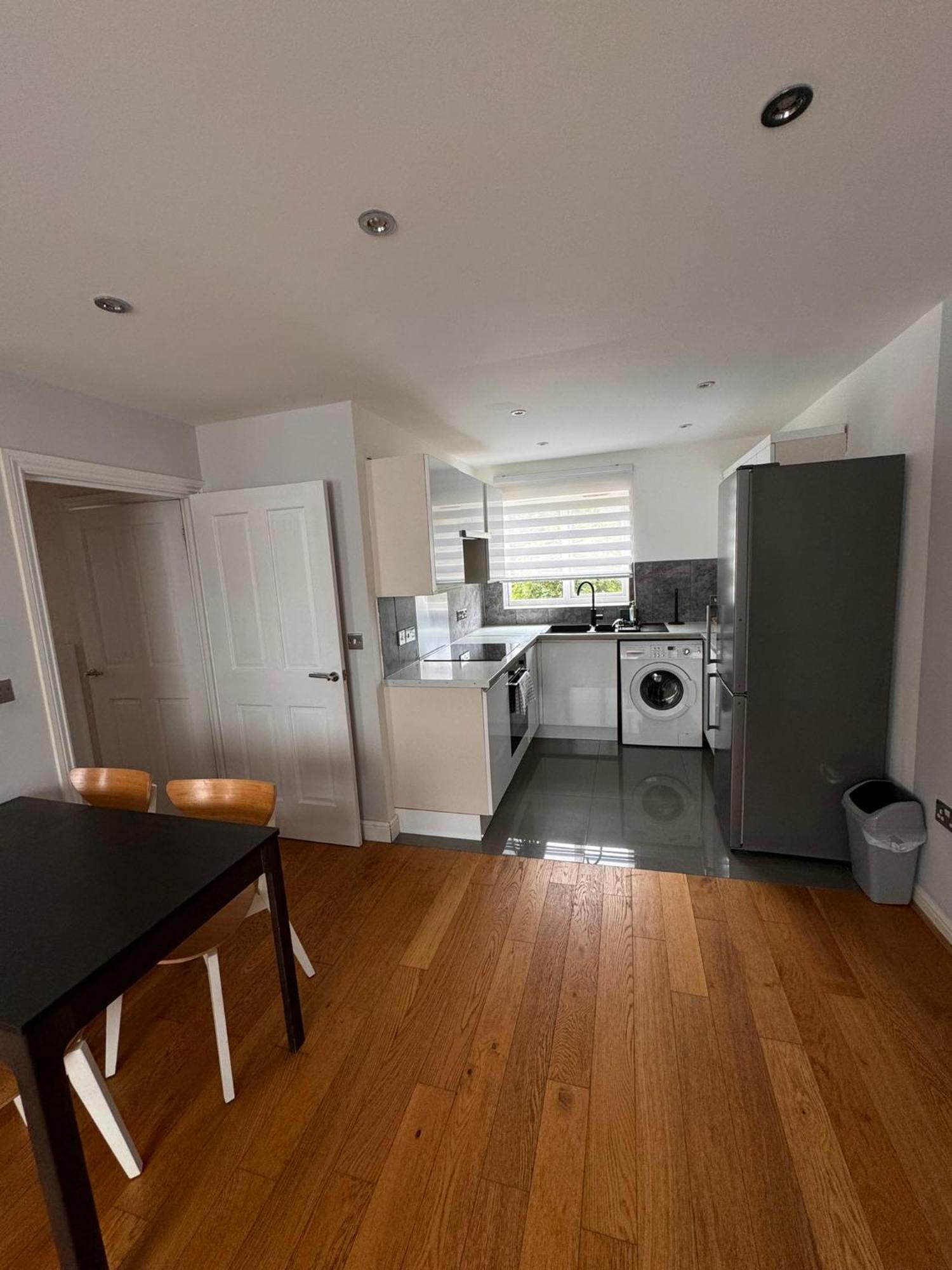 2-bedroom Flat Walking Distance To Excel - Perfect Location! Appartement