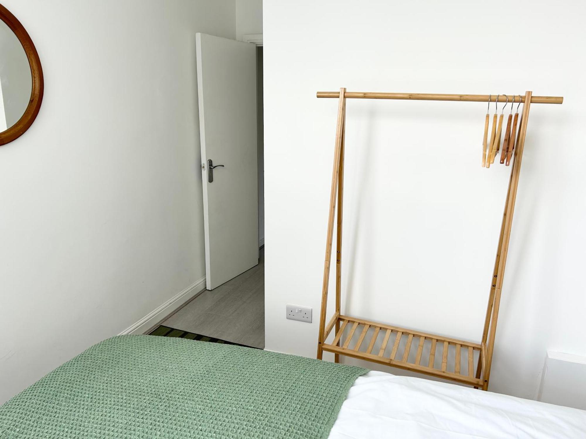 Serviced Near Tottenham Hotspurs Football Stadium Great For Contractors Apartment *