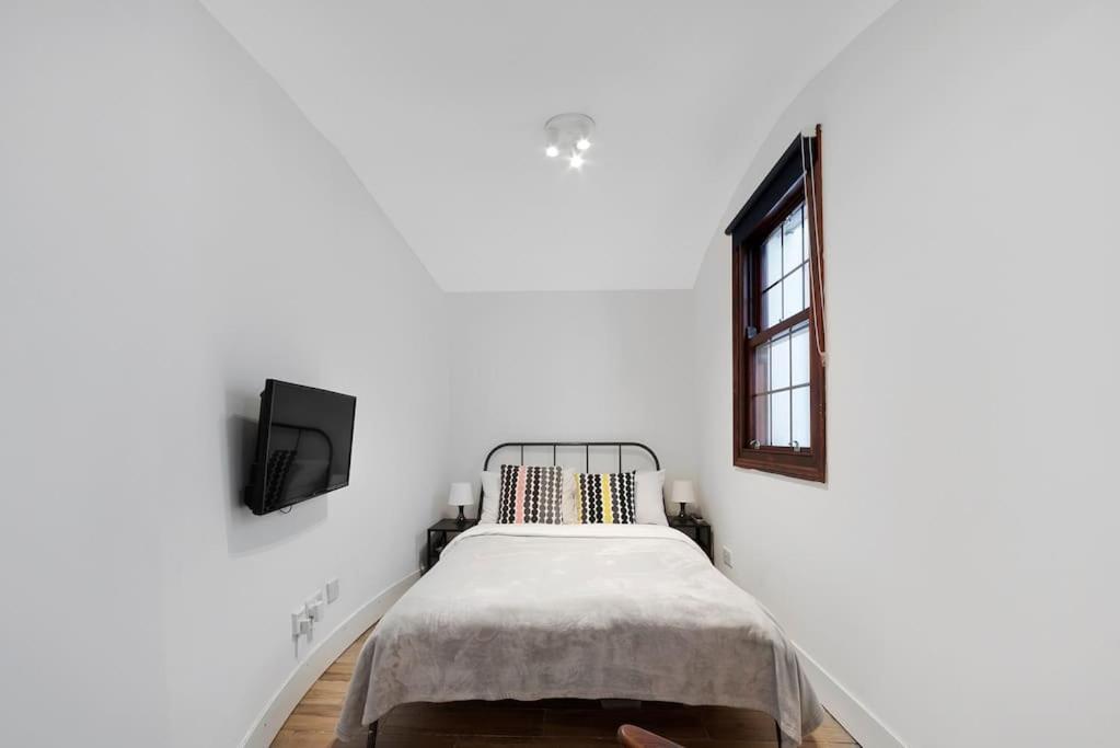 Cosy Little Venice Pied-a-terre By Morethanstays Apartment London