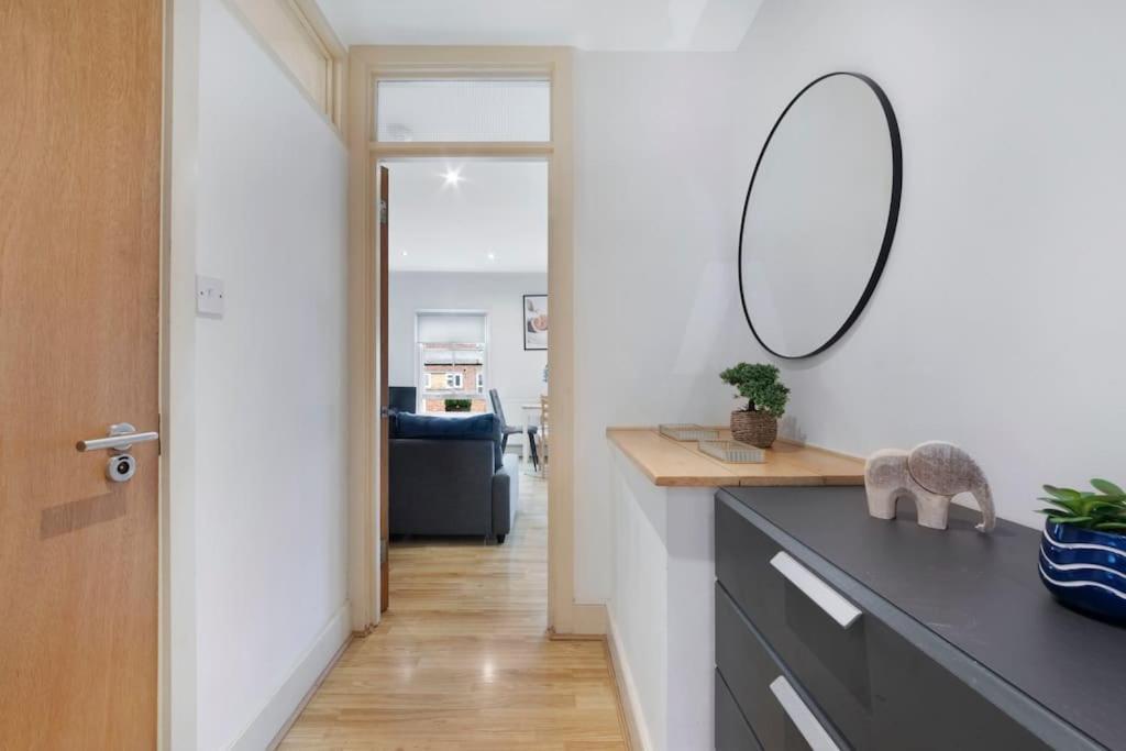 Leilighet Charming Crouch Hill By Morethanstays London