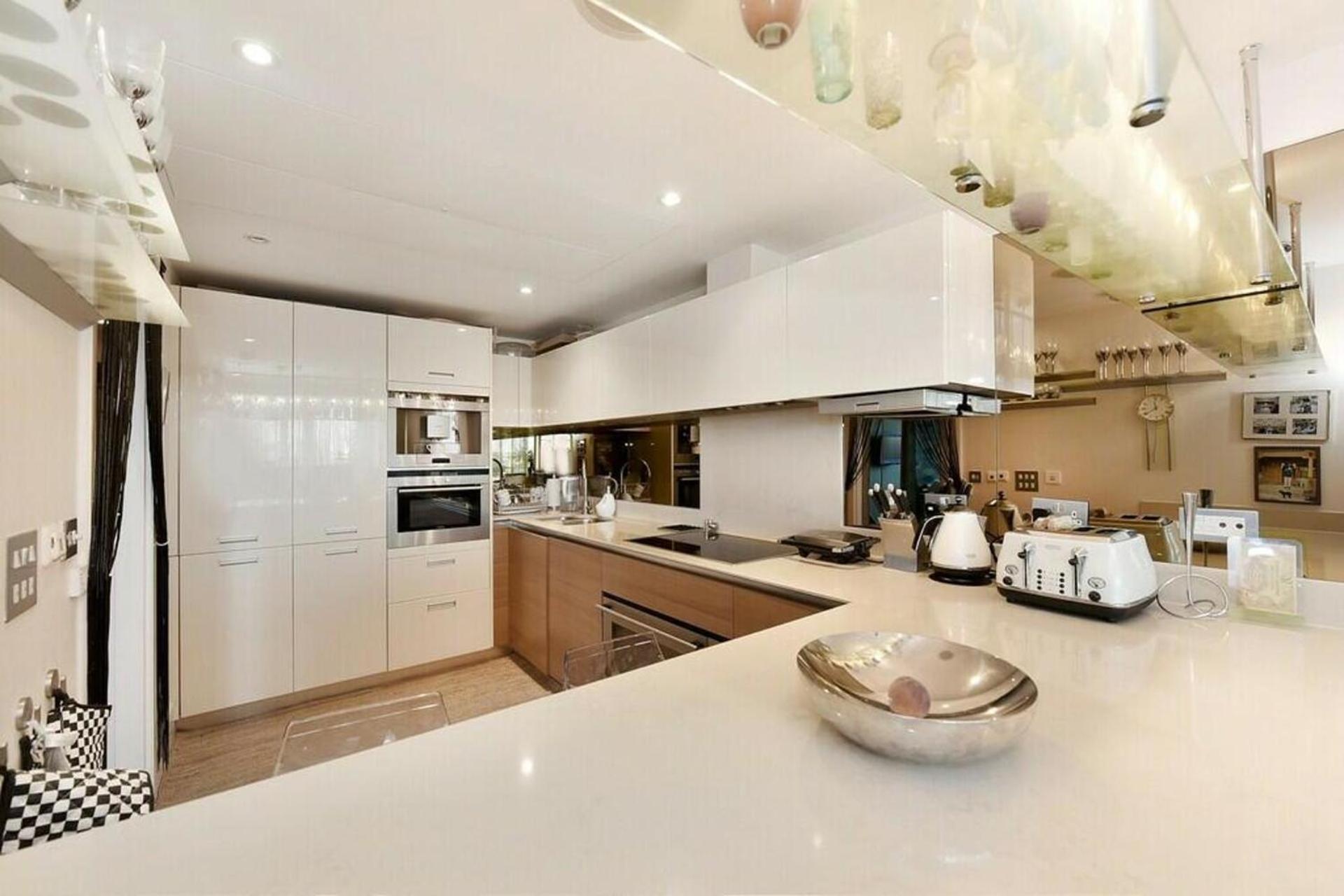 Luxury In Battersea Reach Appartement Londen