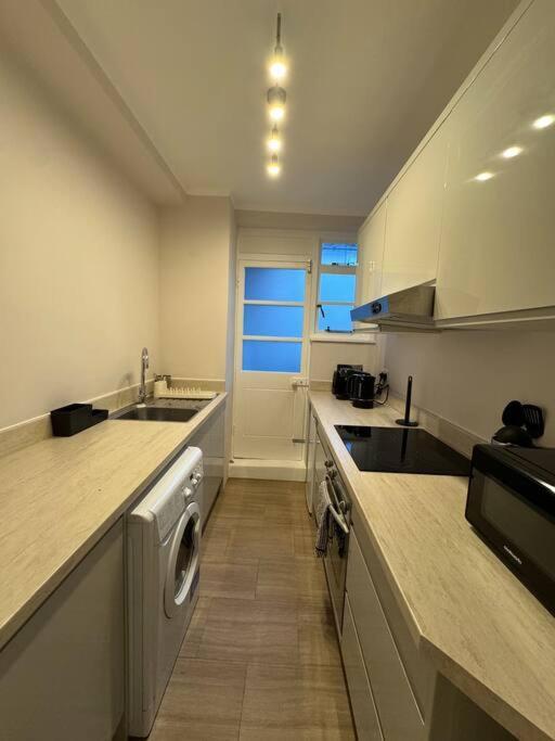Hyde Park Great 1 Bedroom Flat * London
