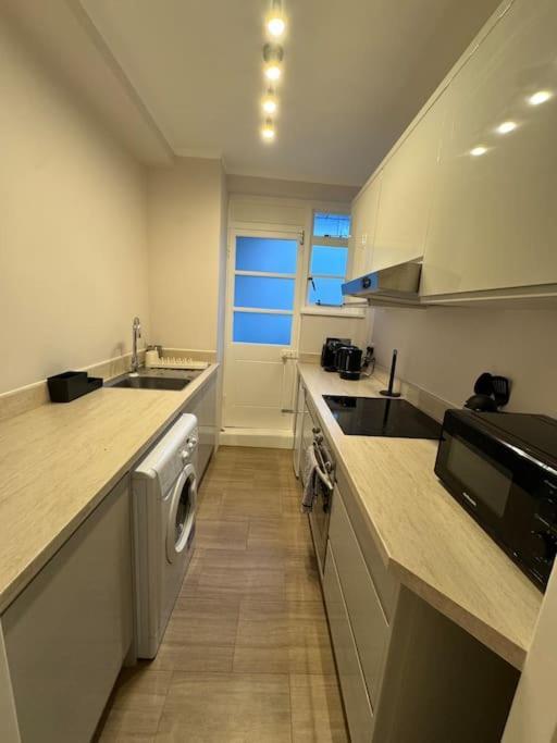 Hyde Park Great 1 Bedroom Flat