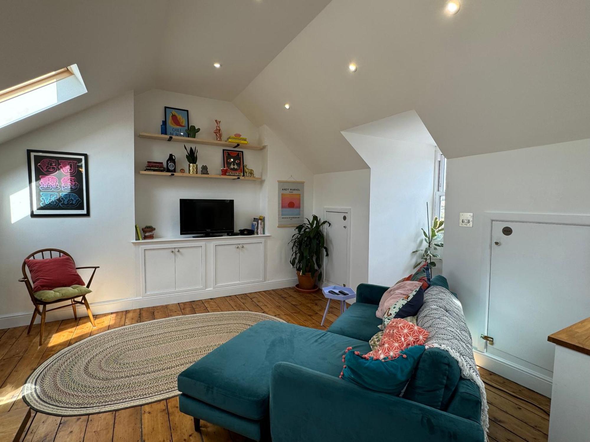 Stunningly Vibrant 1bd Flat Lower Clapton * London