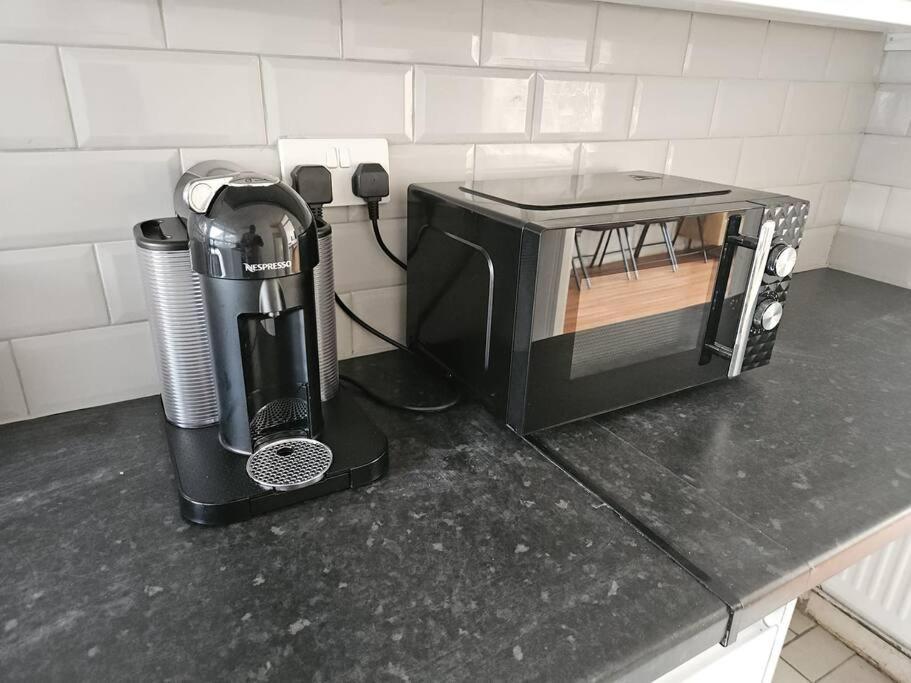 Steps From Kings Cross Station! Apartamento Londres