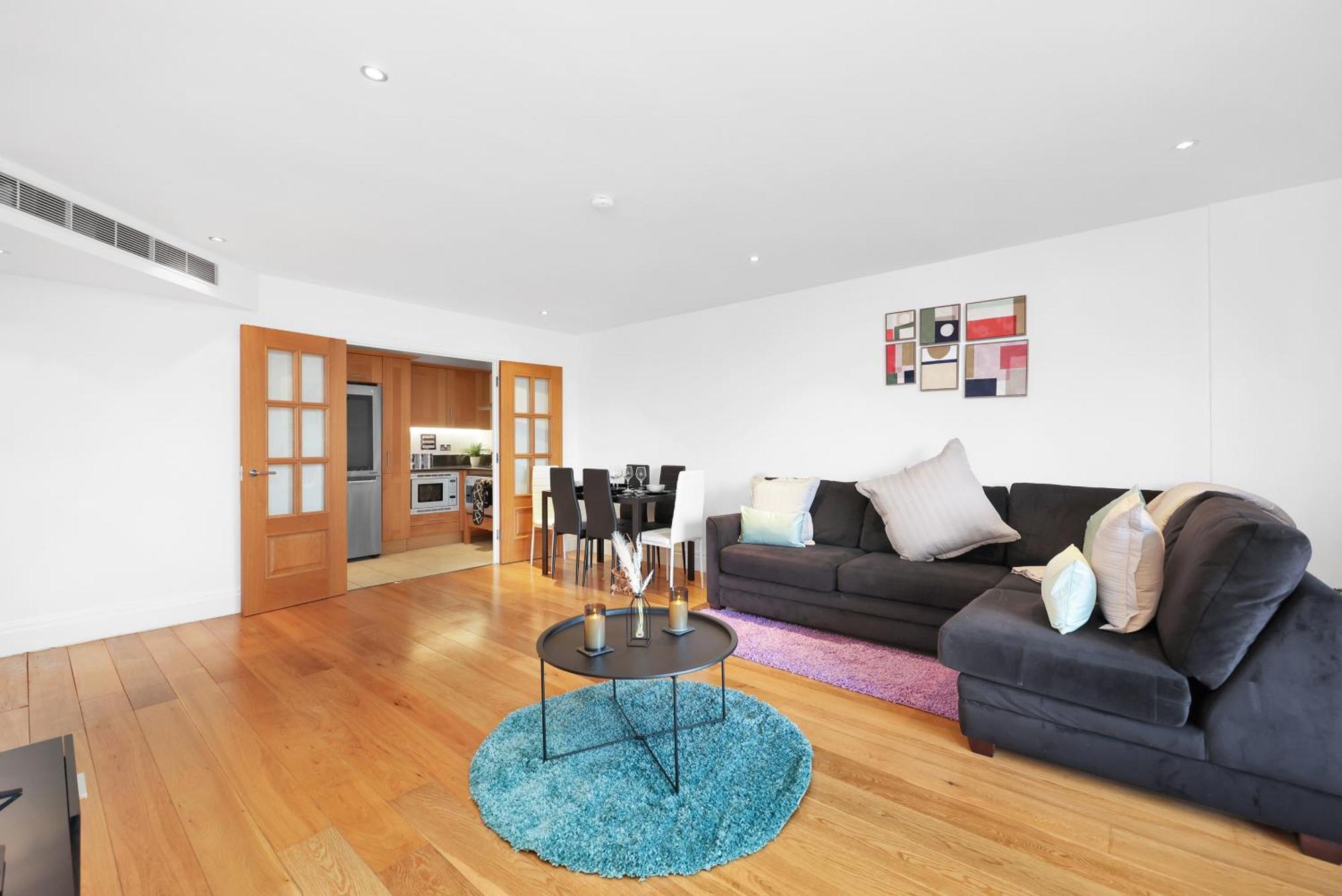 Apartment Sleeps 8, Parking, River Views, Chelsea 3 Bdr London