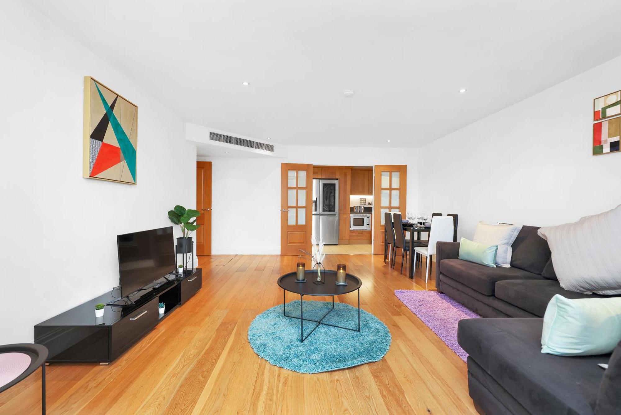 Sleeps 8, Parking, River Views, Chelsea 3 Bdr Apartment