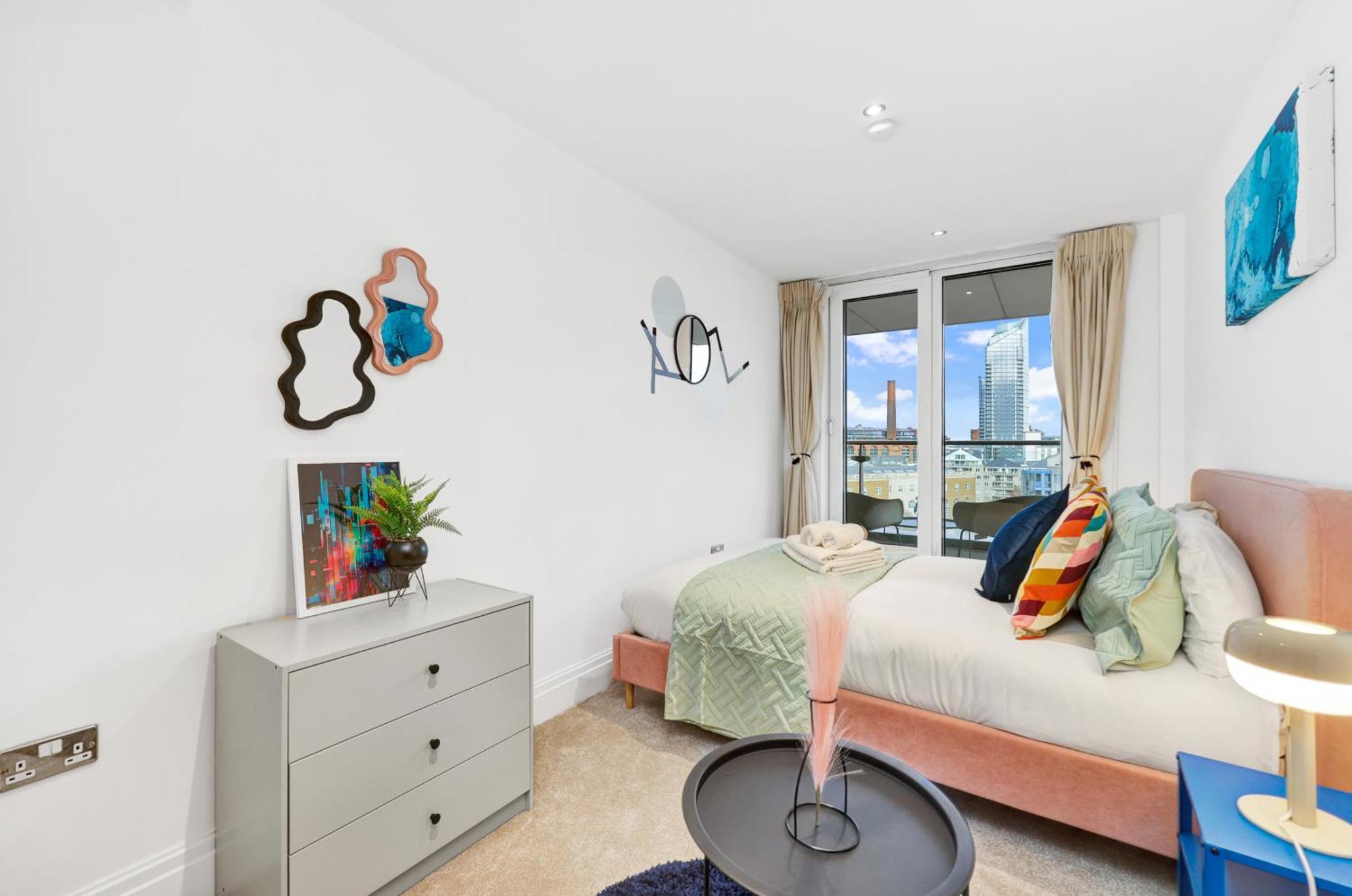 Sleeps 8, Parking, River Views, Chelsea 3 Bdr