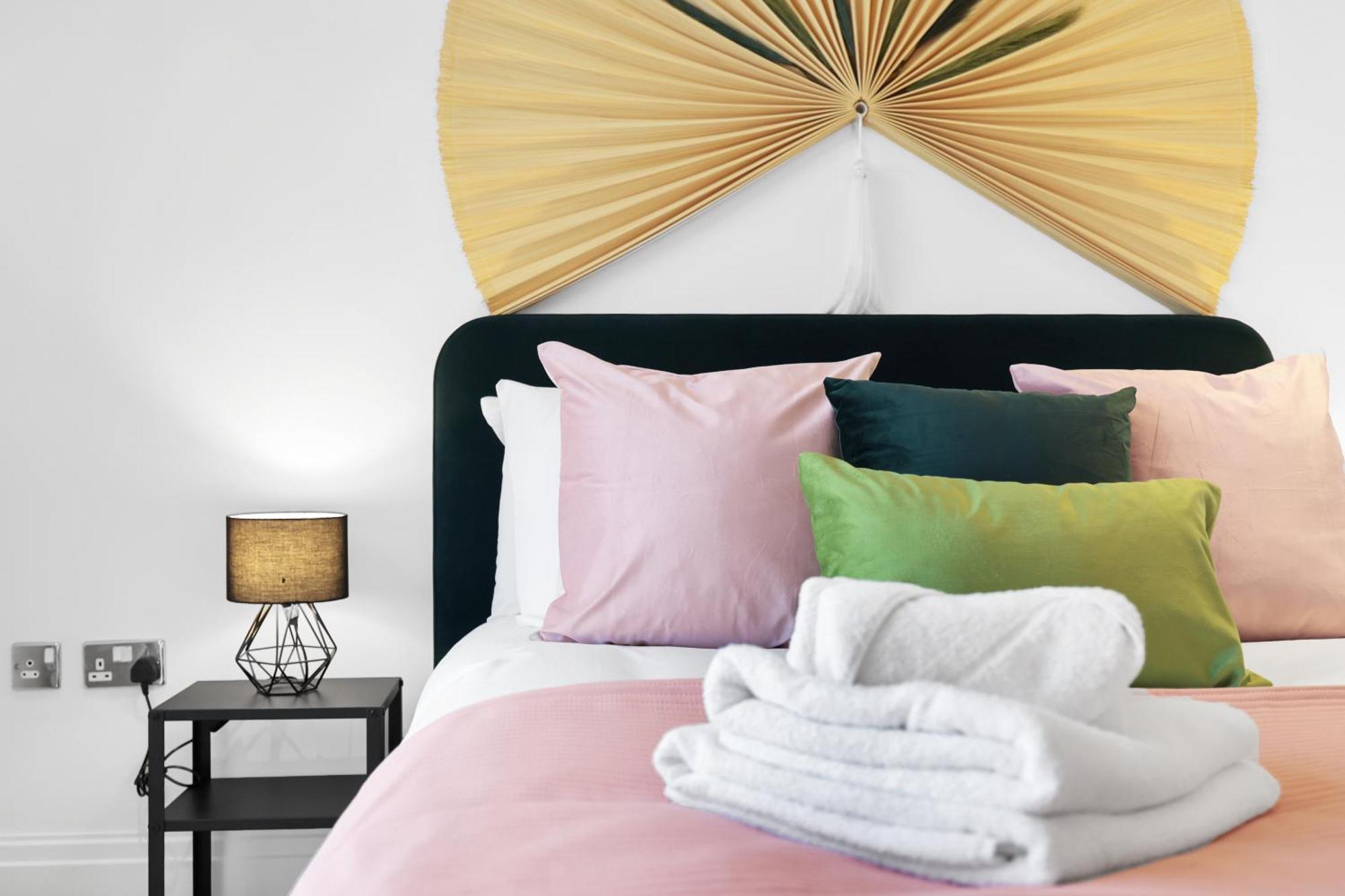 Sleeps 8, Parking, River Views, Chelsea 3 Bdr London