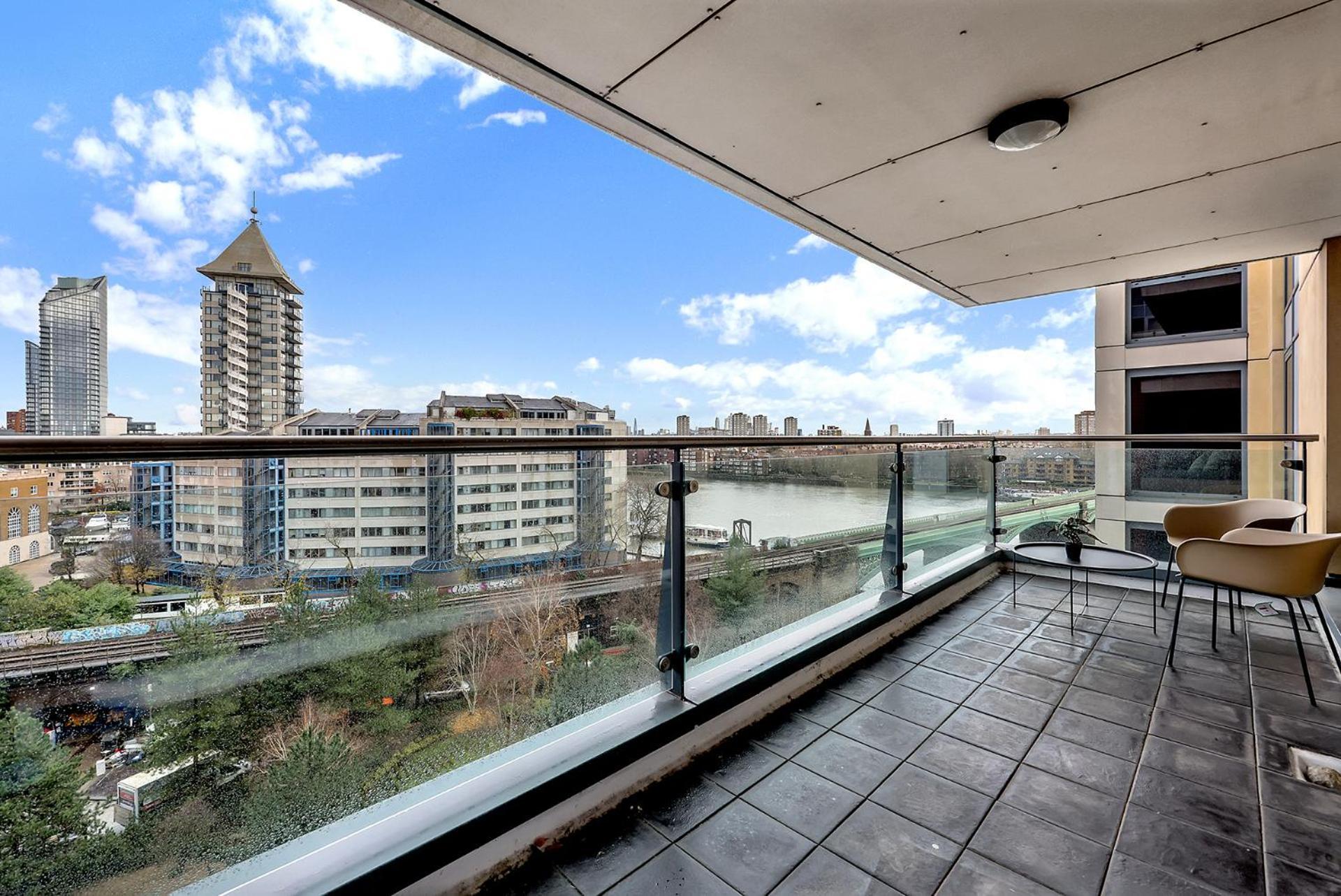 Sleeps 8, Parking, River Views, Chelsea 3 Bdr Apartment London