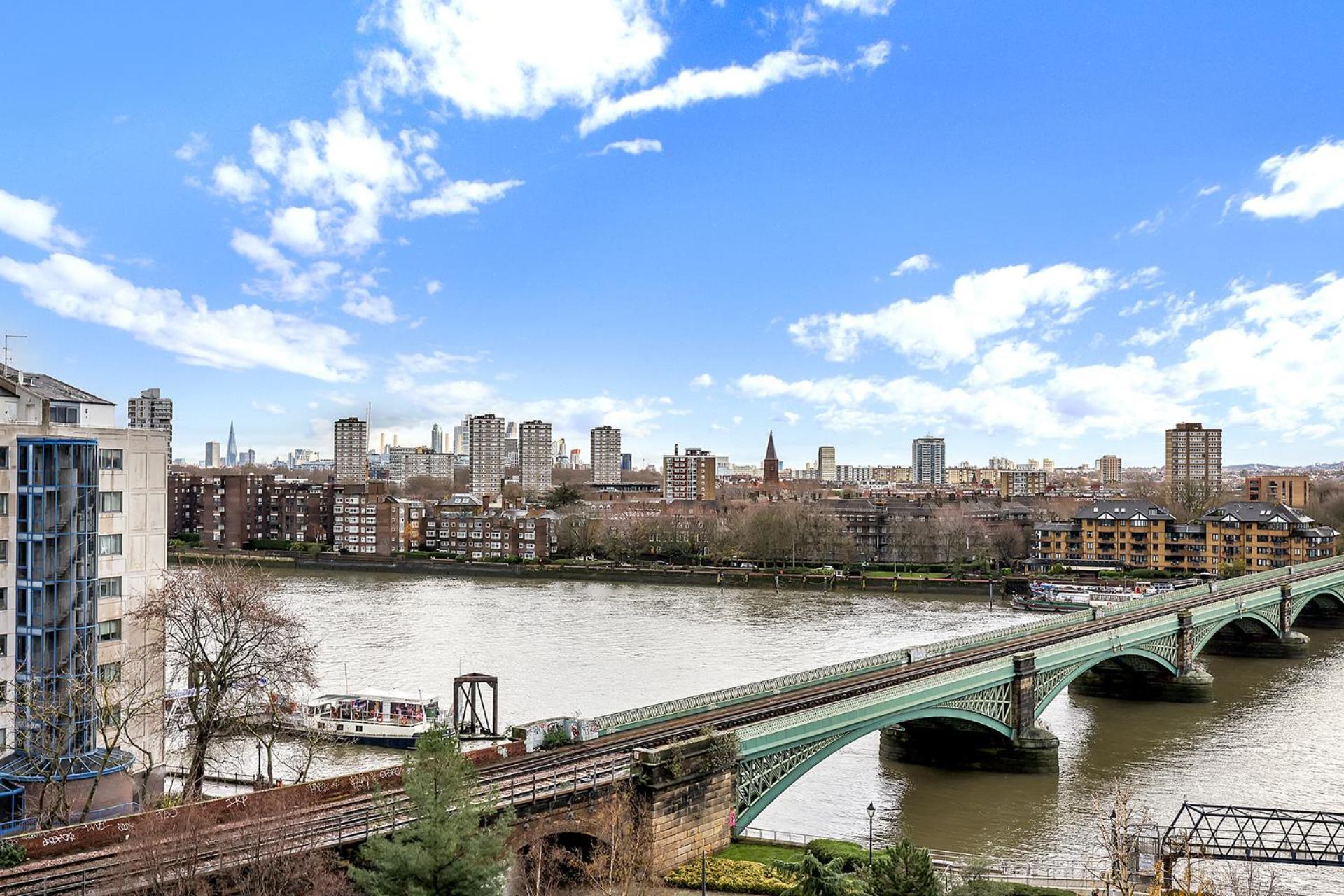 Appartement Sleeps 8, Parking, River Views, Chelsea 3 Bdr Londen