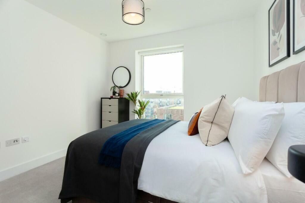 1br Gem In Shared Near O2 Arena & Excel With Patio, Private Bath, Free Parking & Garden Appartement Londen
