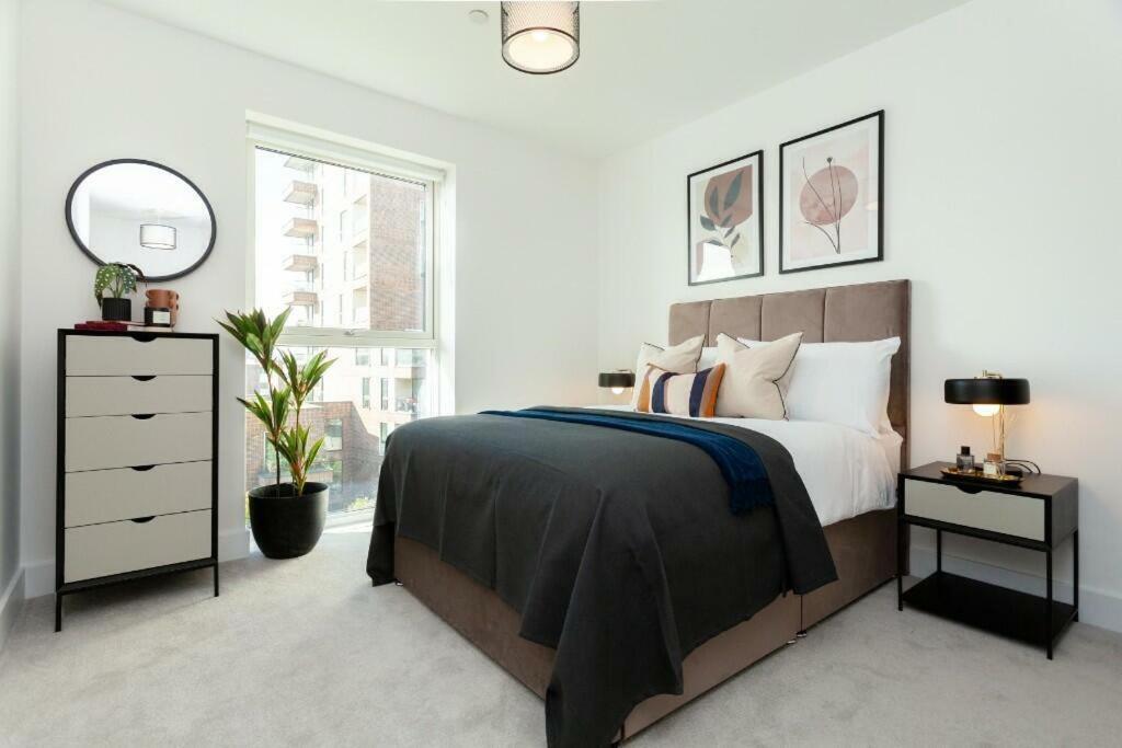 Appartement 1br Gem In Shared Near O2 Arena & Excel With Patio, Private Bath, Free Parking & Garden