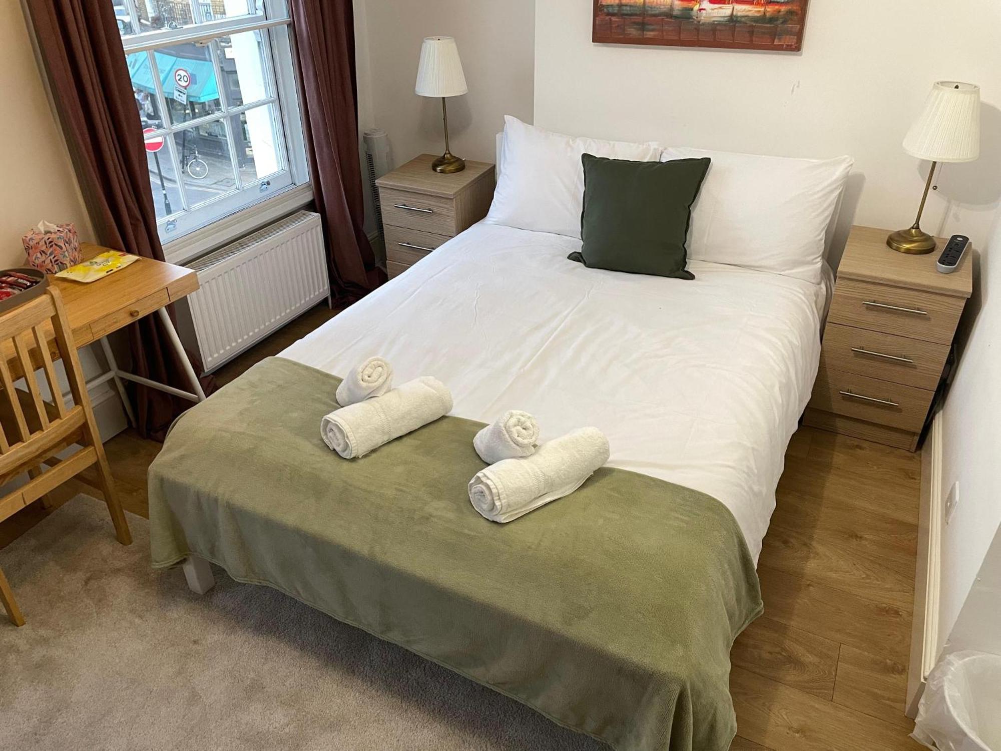 Apartment Caledonian Spacious London