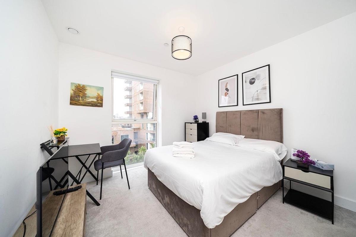 1br Gem In Shared Near O2 Arena & Excel With Patio, Private Bath, Free Parking & Garden Appartement Londen