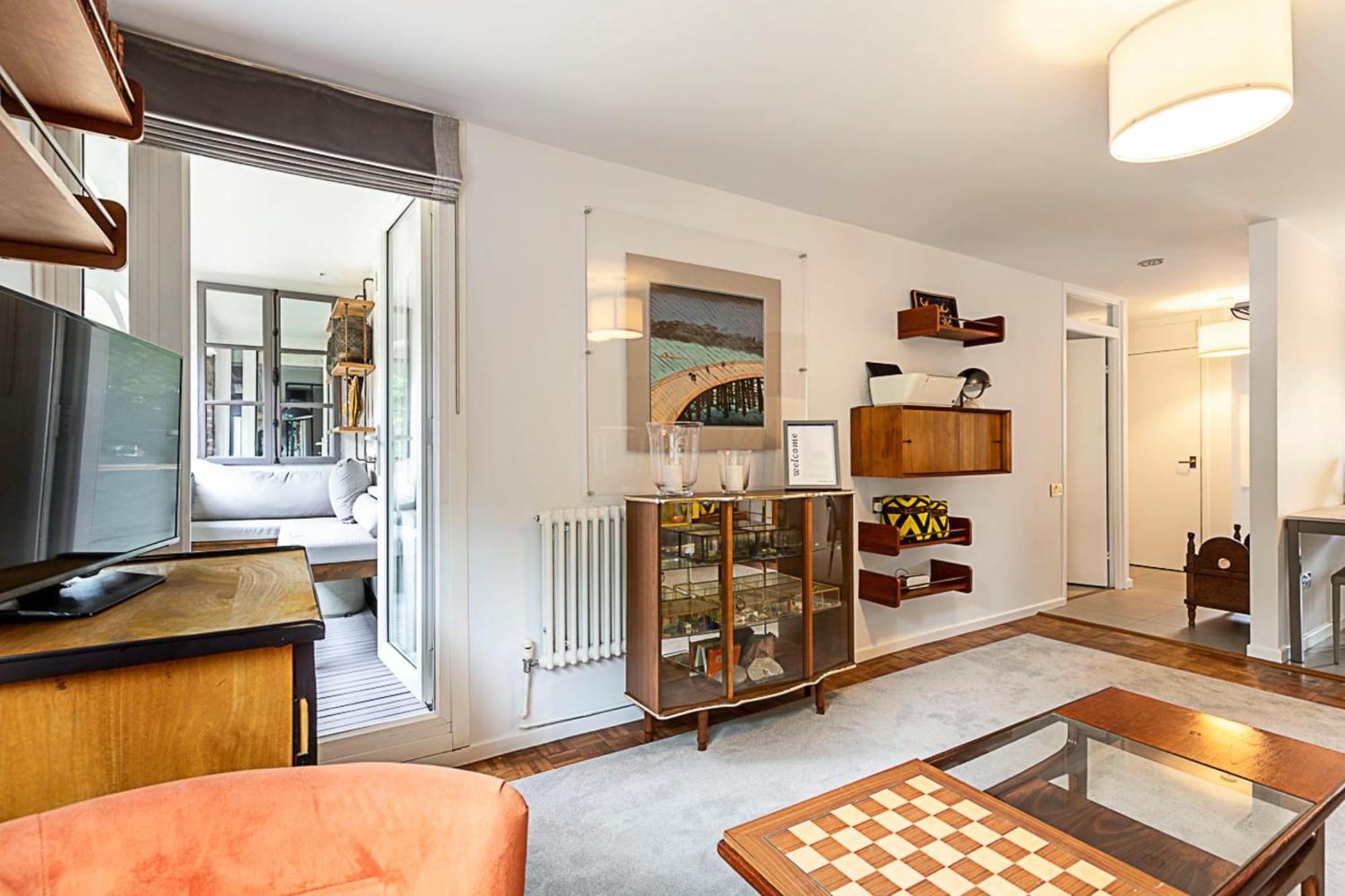 Bright Stepney Nest Apartment