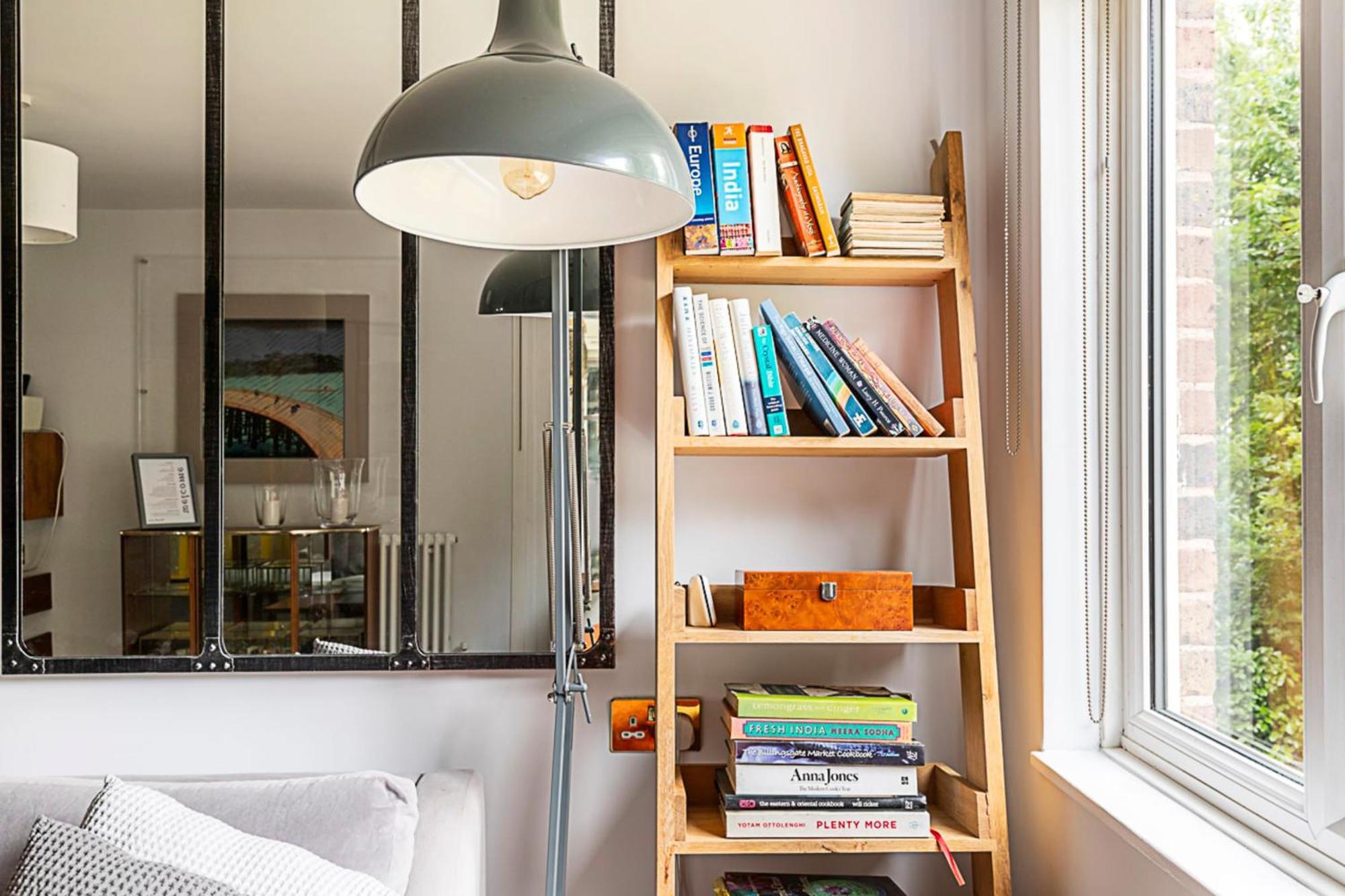 Bright Stepney Nest Apartment
