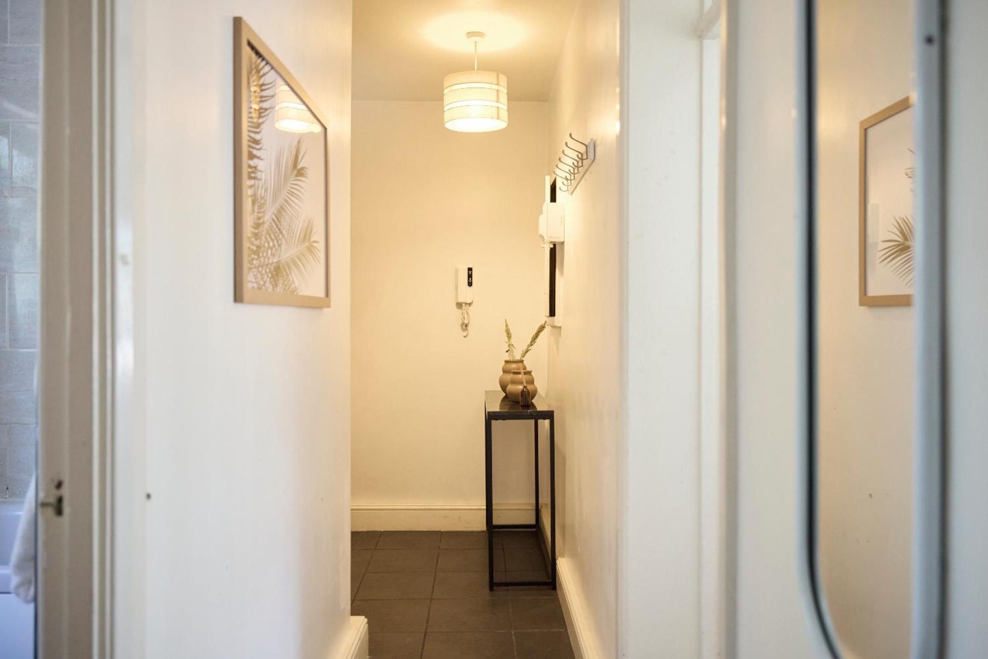 The Holloway Place - Modern 1bdr Flat With Balcony Londen