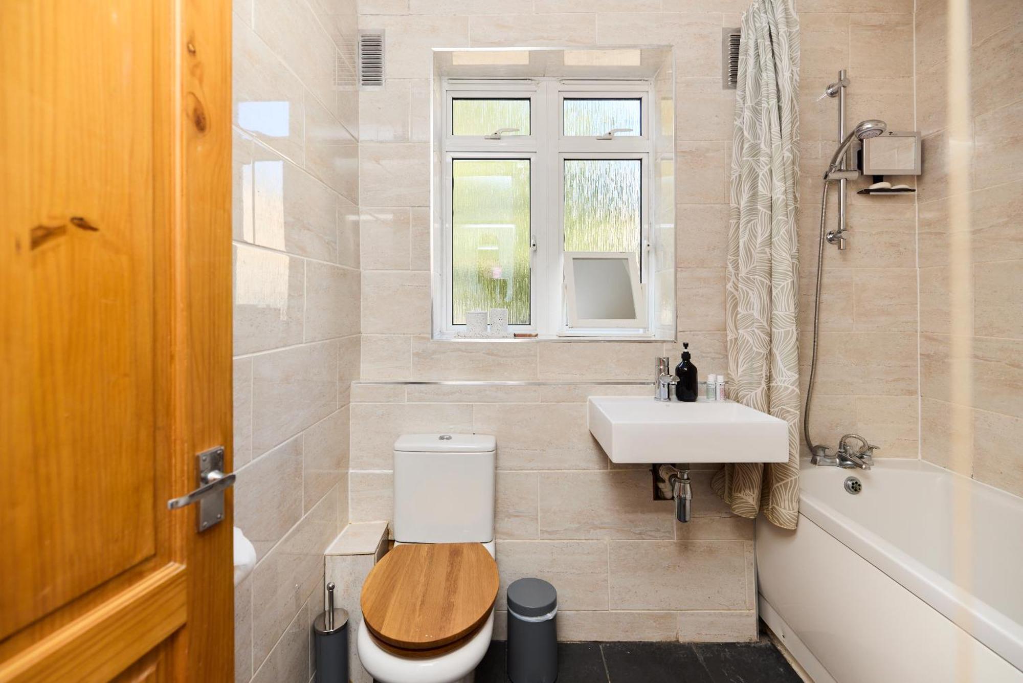 The Holloway Place - Modern 1bdr Flat With Balcony