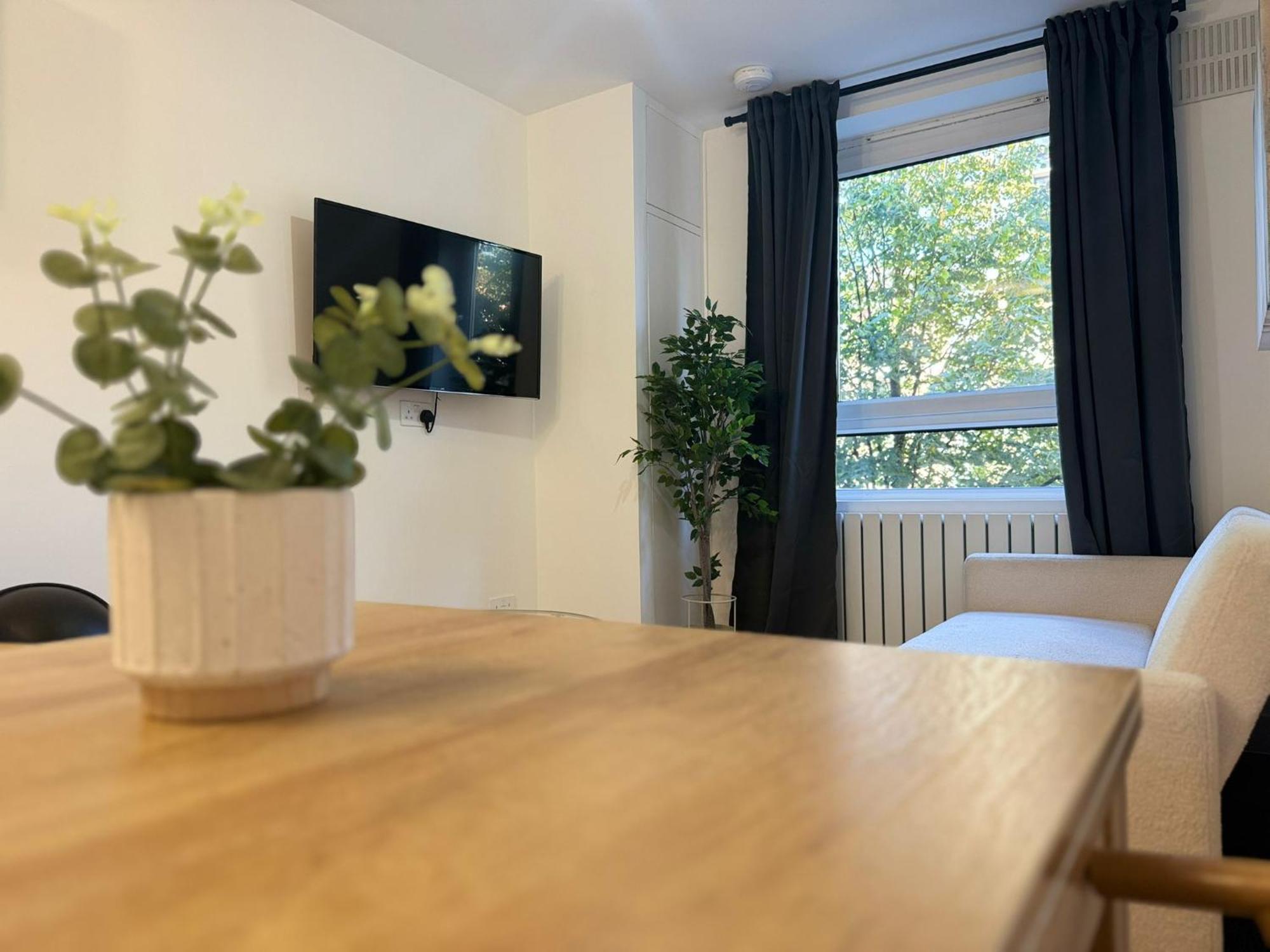 Lovely 1 Bedroom In Heart Of East Apartment