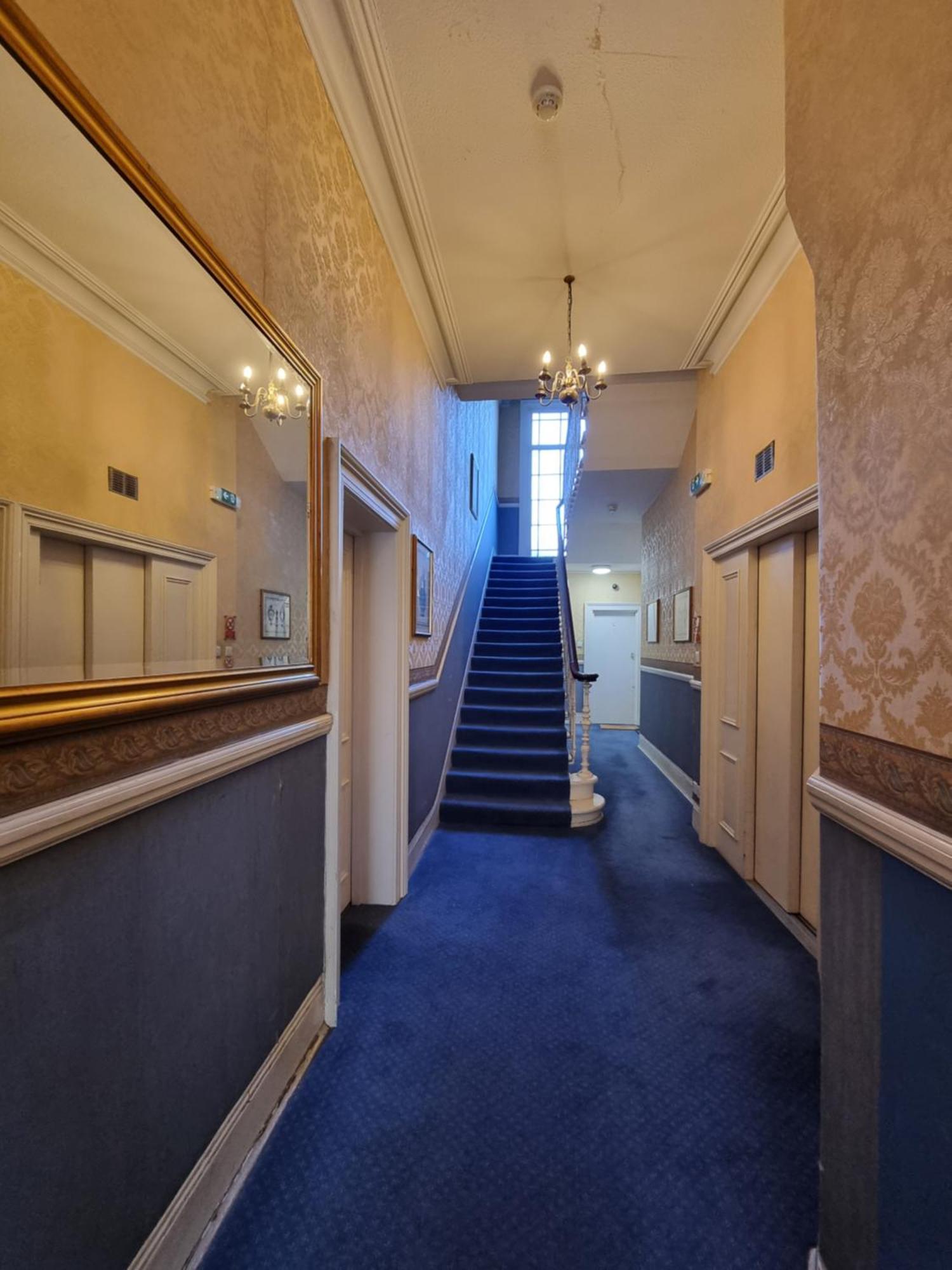 Apartment Budget Spacious Flat Fits 5 People In W2 *