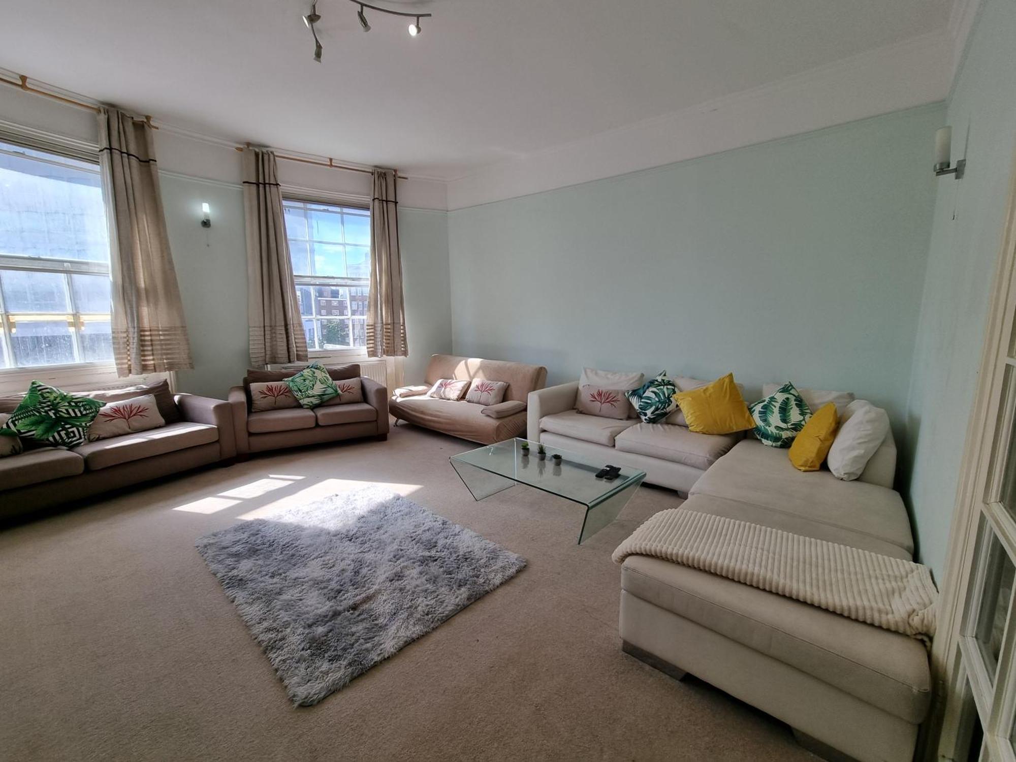 Budget Spacious Flat Fits 5 People In W2 Apartment *