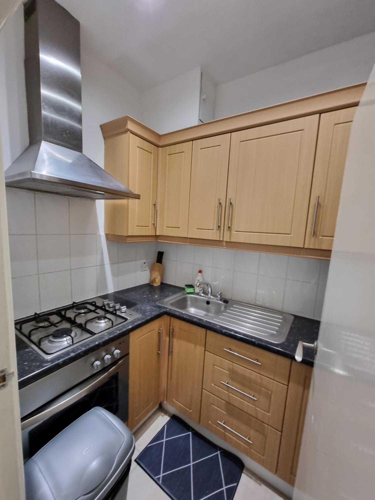 Budget Spacious Flat Fits 5 People In W2 Apartment London