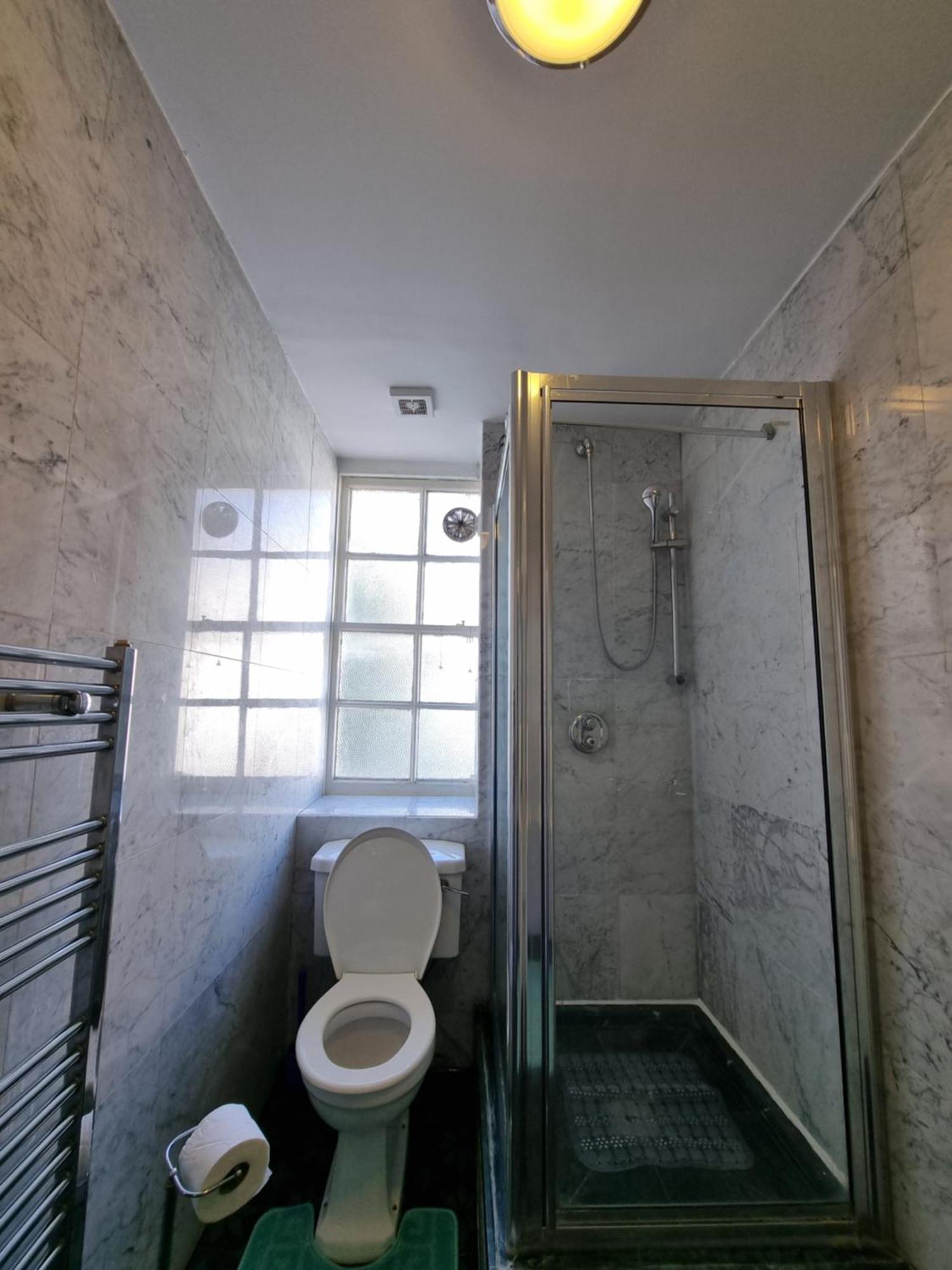 Budget Spacious Flat Fits 5 People In W2 Apartment