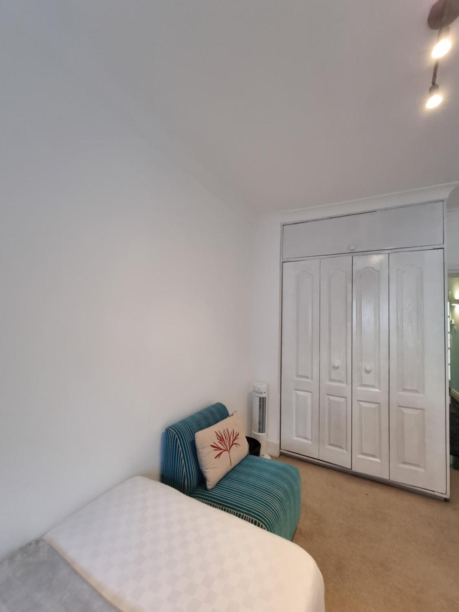 Budget Spacious Flat Fits 5 People In W2 * London