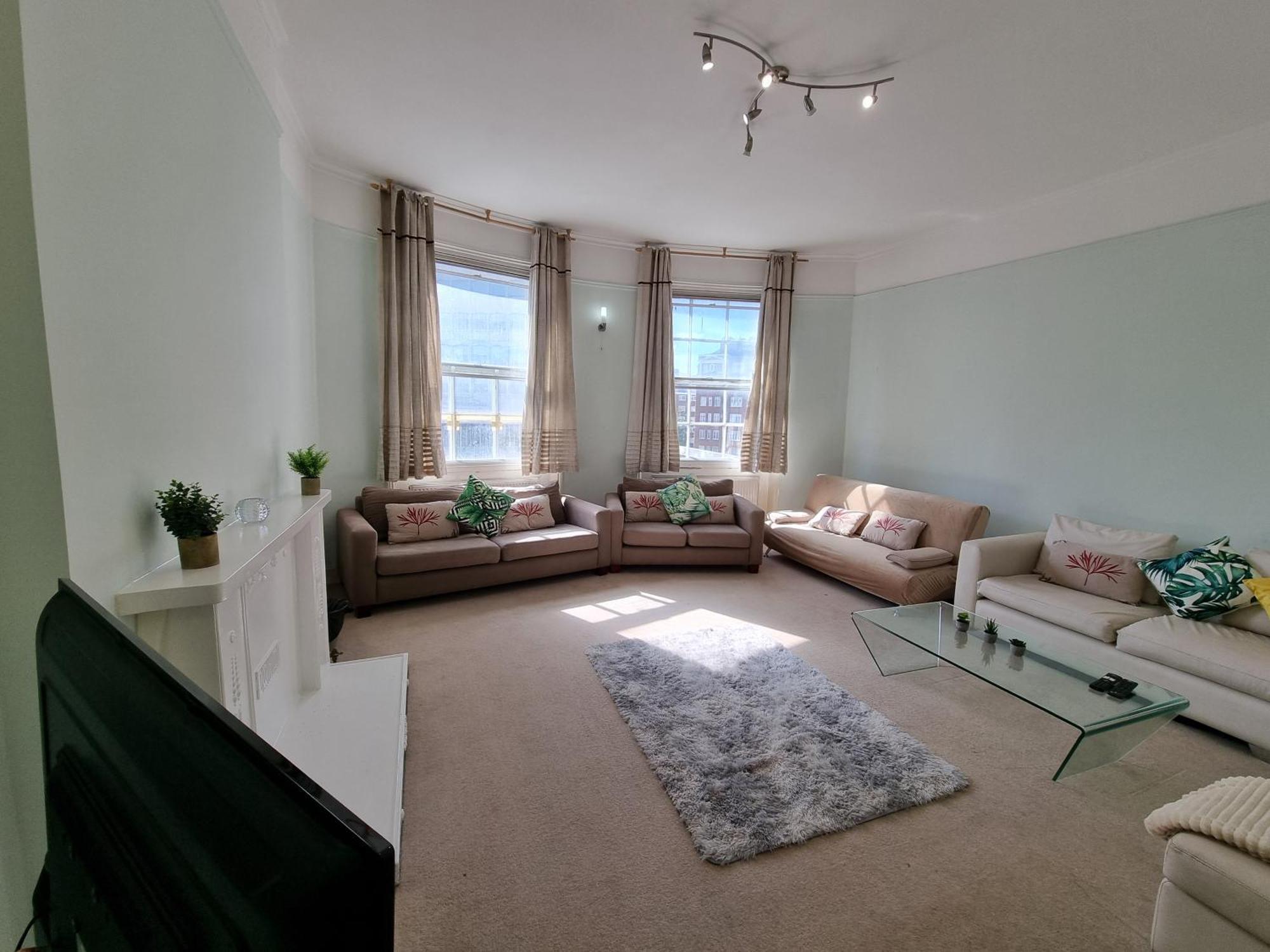 Budget Spacious Flat Fits 5 People In W2 * London
