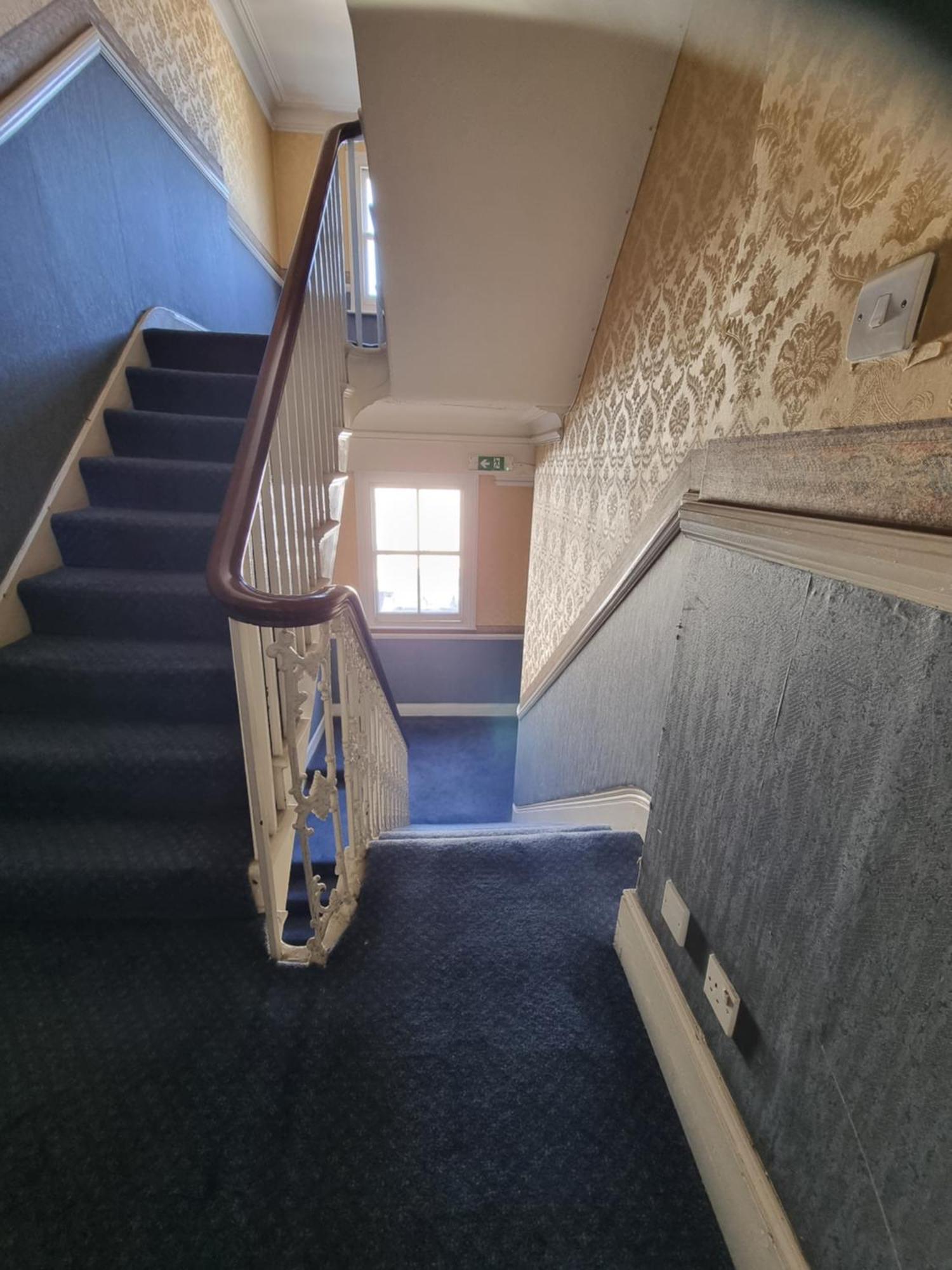Budget Spacious Flat Fits 5 People In W2 Apartment *