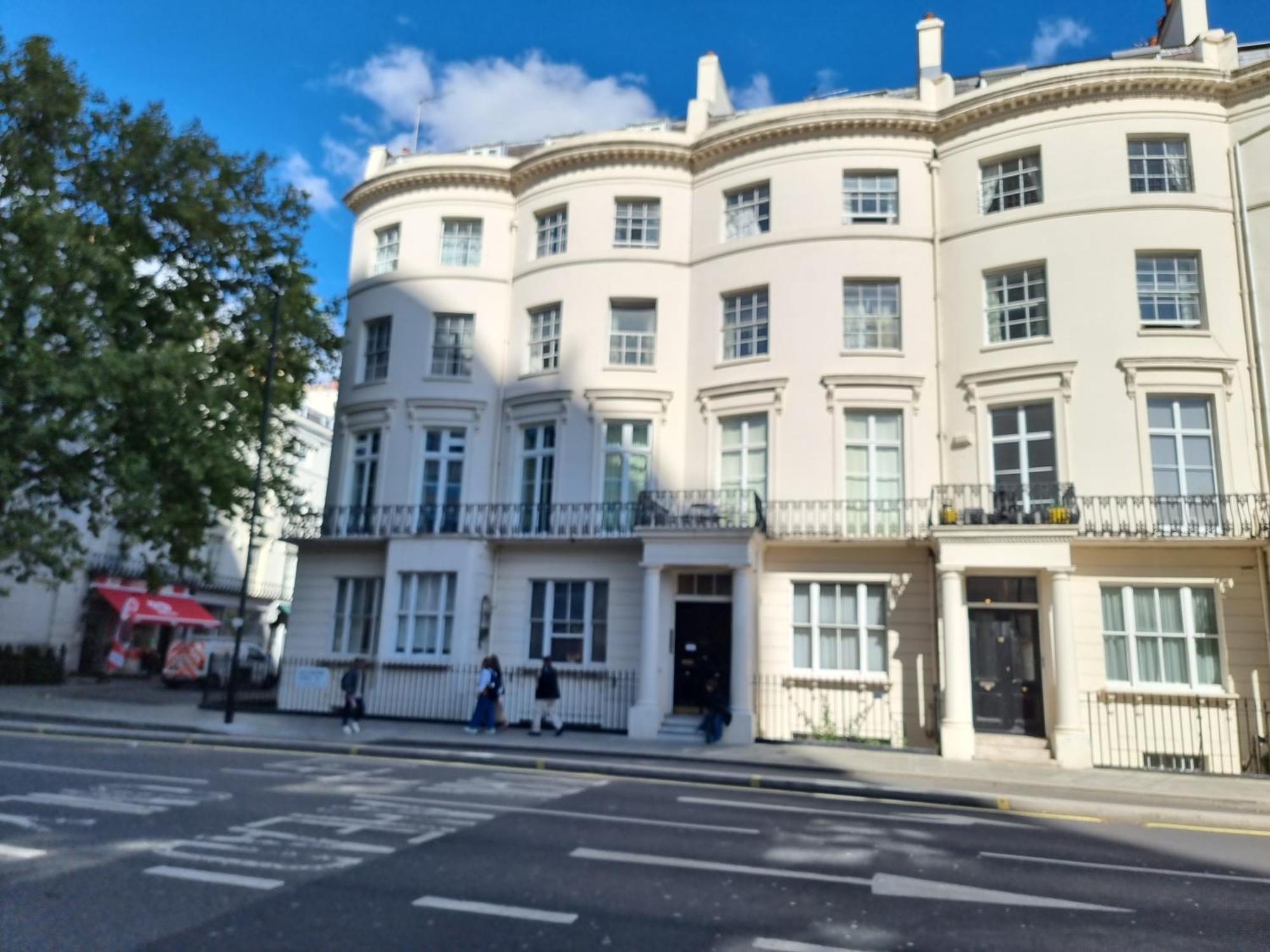 Budget Spacious Flat Fits 5 People In W2 * London
