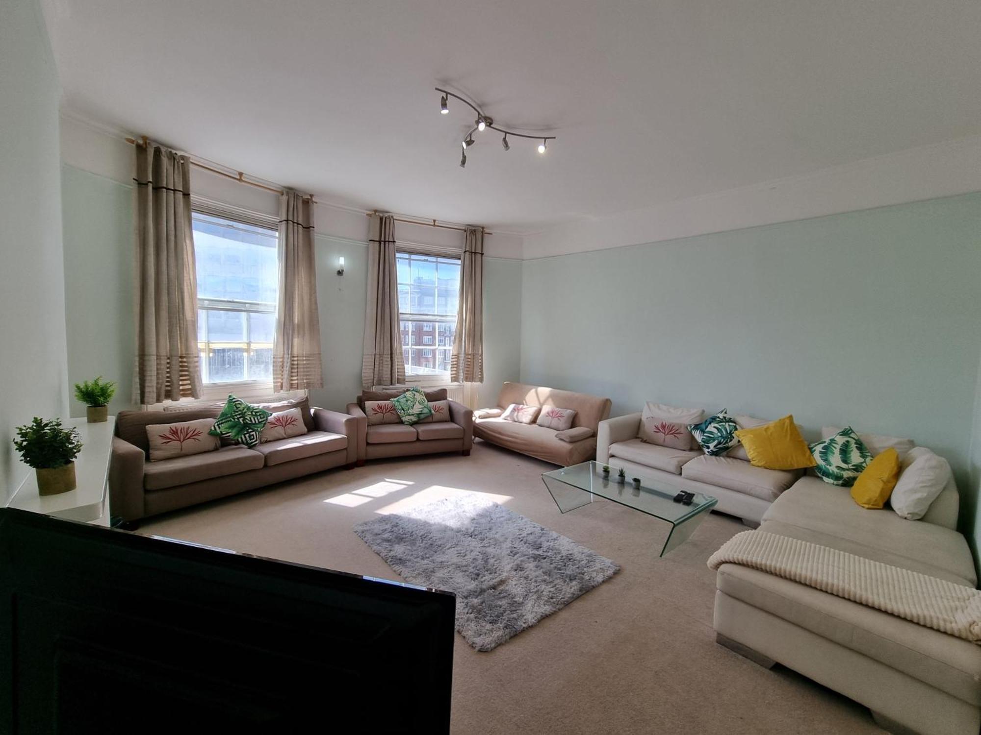 Apartment Budget Spacious Flat Fits 5 People In W2 London