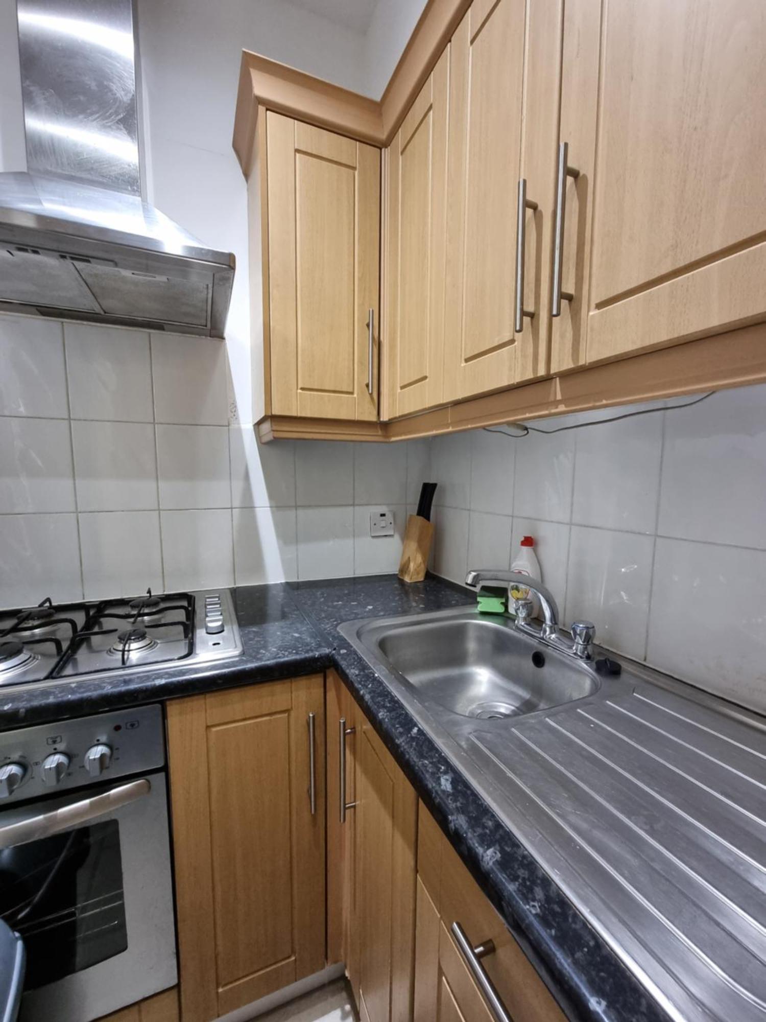 Budget Spacious Flat Fits 5 People In W2 * London