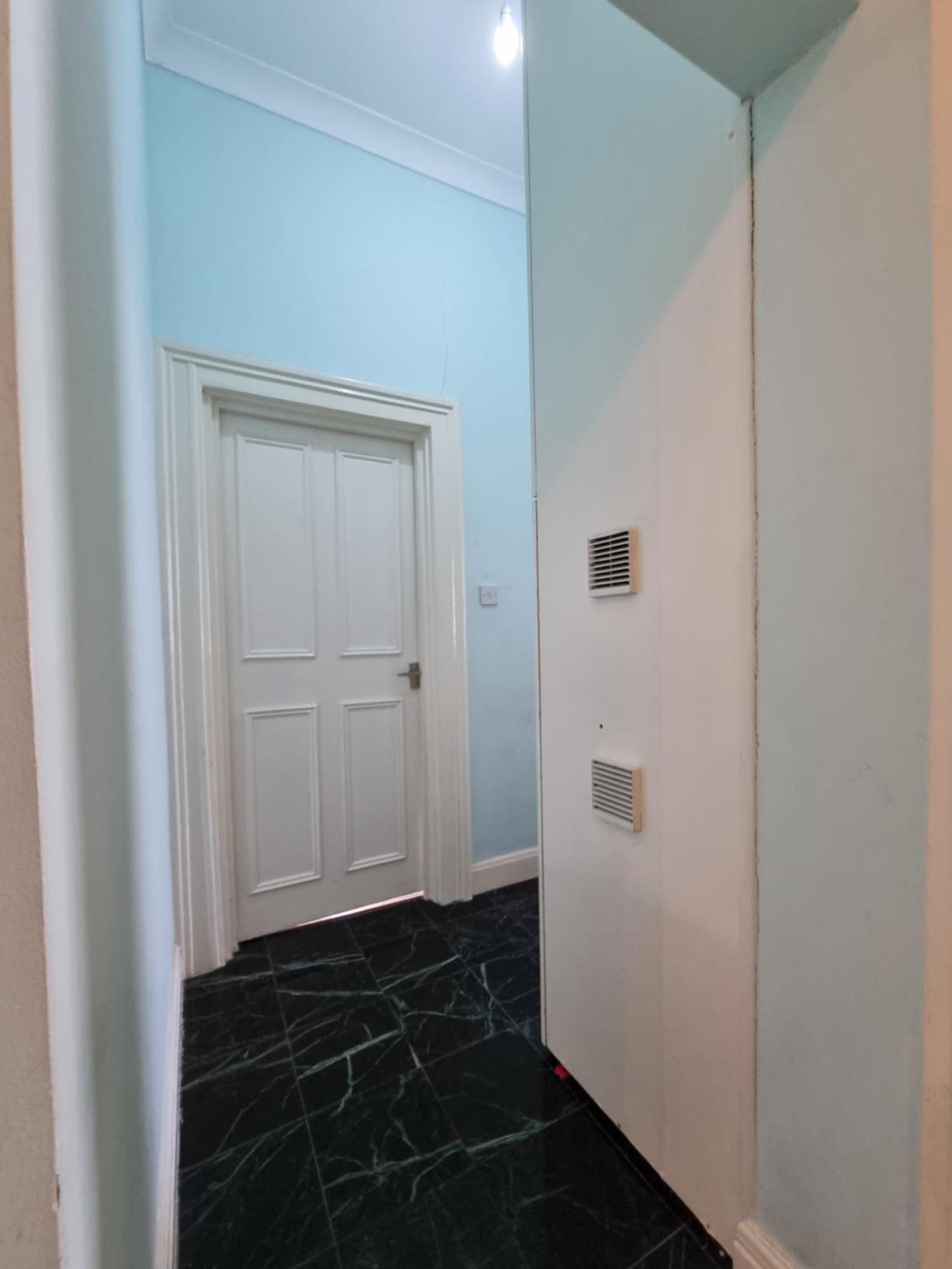 Budget Spacious Flat Fits 5 People In W2 Apartment *
