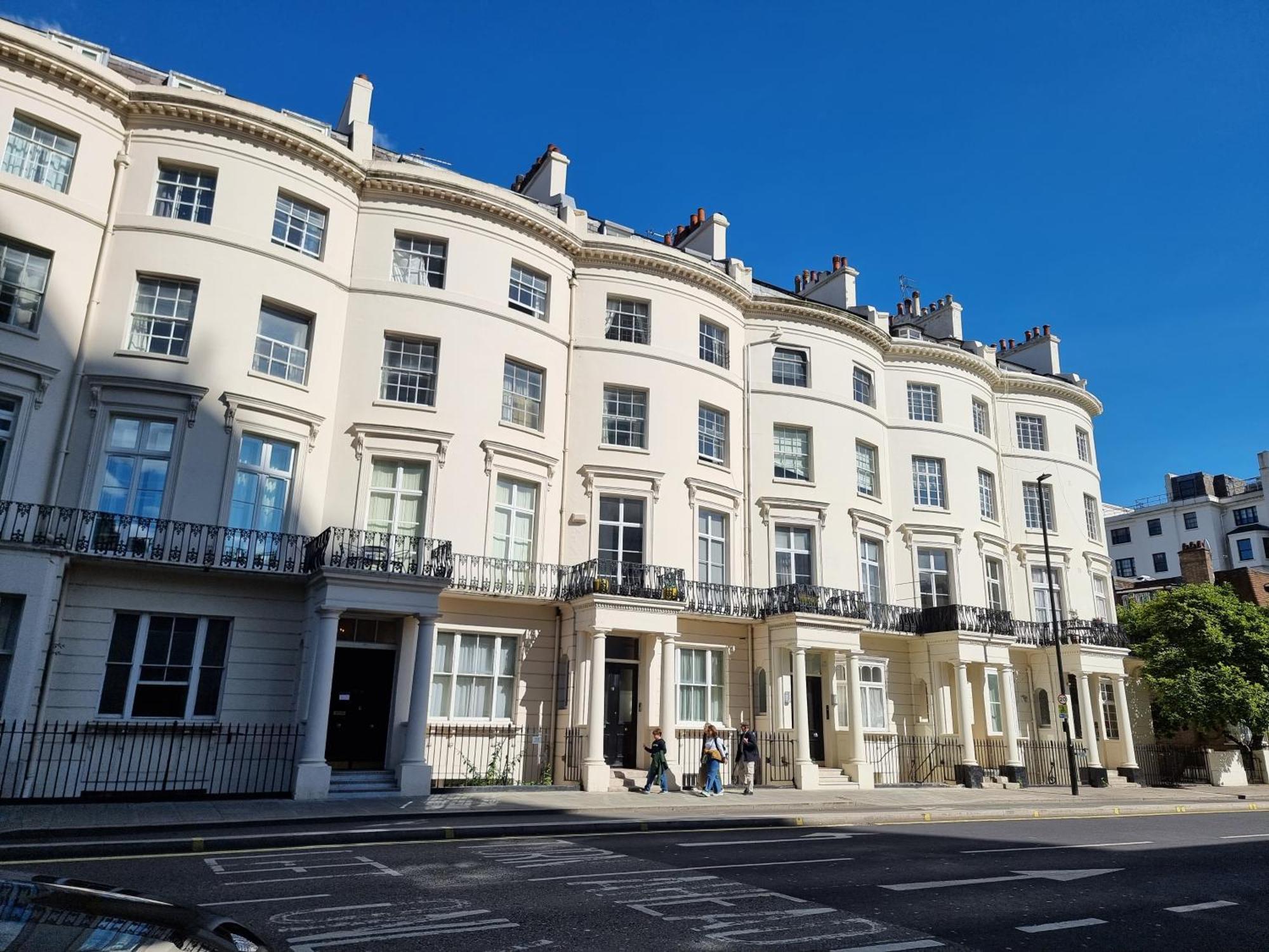 Budget Spacious Flat Fits 5 People In W2 Apartment