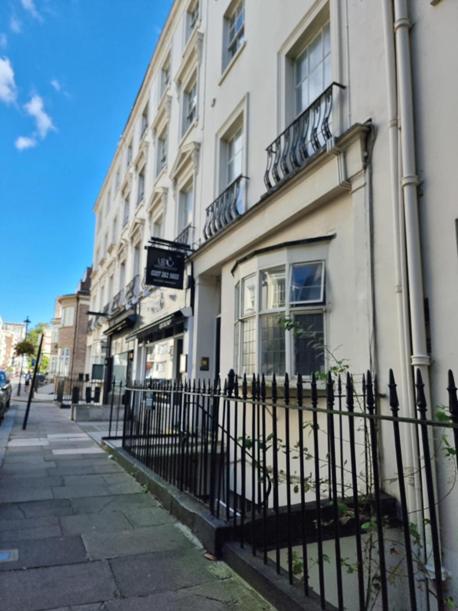 Budget Spacious Flat Fits 5 People In W2 *