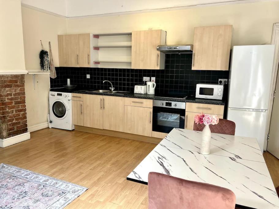 Apartment Spacious 2br Flat Near Hyde Park