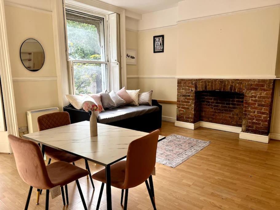 Apartment Spacious 2br Flat Near Hyde Park *